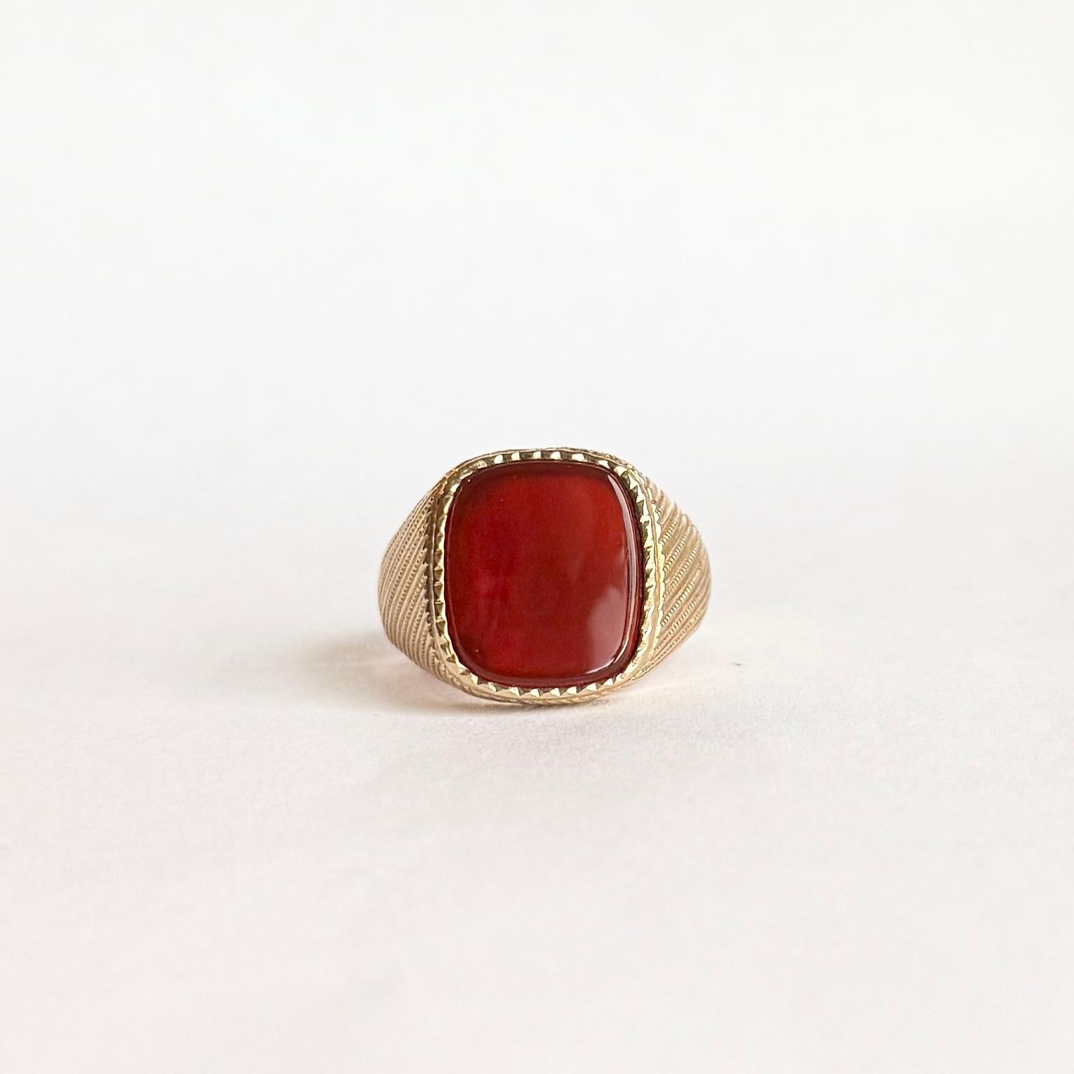 Vintage Carnelian and 9 Carat Gold Signet Ring In Good Condition For Sale In Chipping Campden, GB