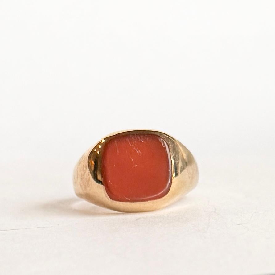 Anello con corniola e oro a 9 carati d'epoca In condizioni buone in vendita a Chipping Campden, GB