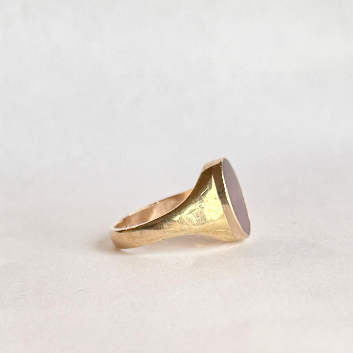 Vintage Carnelian and 9 Carat Gold Signet Ring In Good Condition For Sale In Chipping Campden, GB