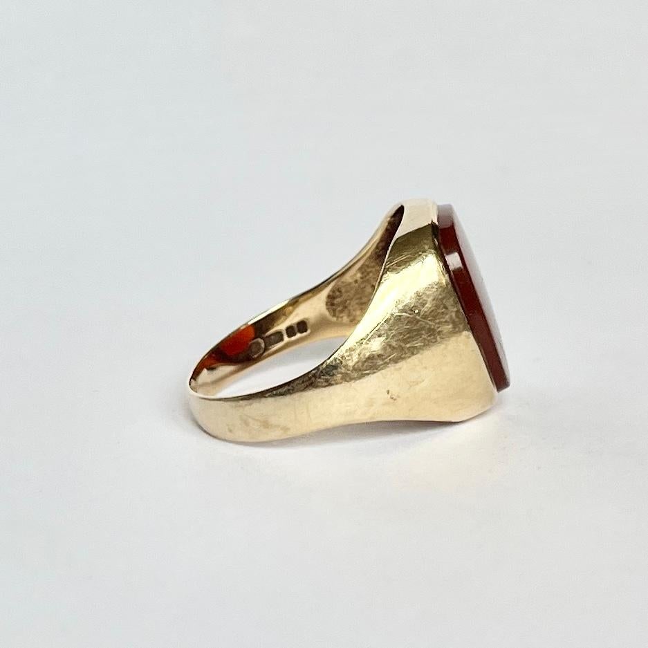 Women's or Men's Vintage Carnelian and 9 Carat Gold Signet Ring For Sale