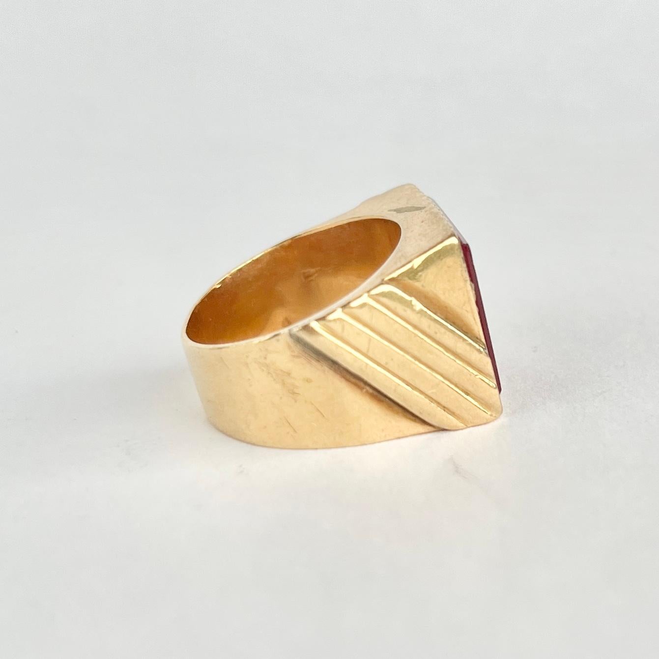 Women's or Men's Vintage Carnelian and 9 Carat Gold Signet Ring For Sale