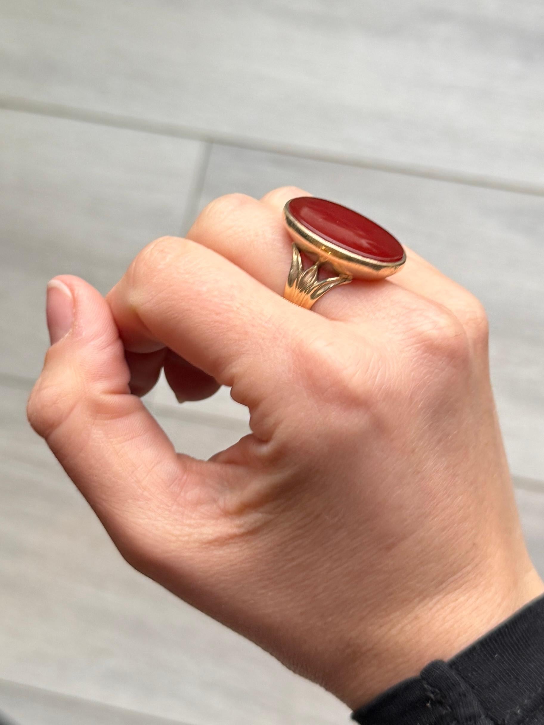 Women's or Men's Vintage Carnelian and 9 Carat Gold Signet Ring