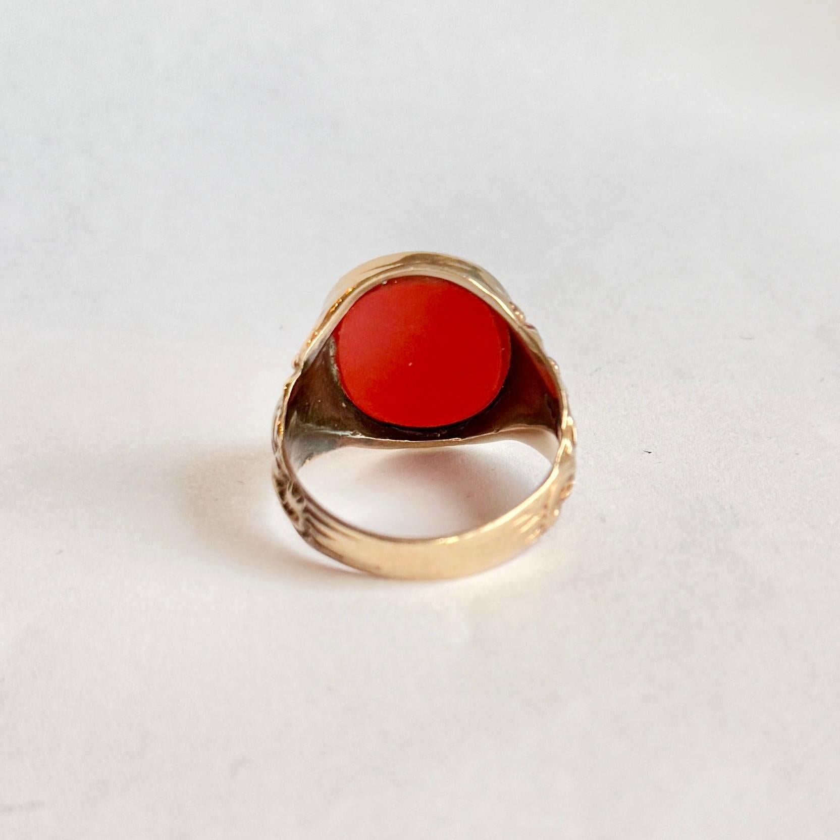 Women's or Men's Vintage Carnelian and 9 Carat Gold Signet Ring For Sale