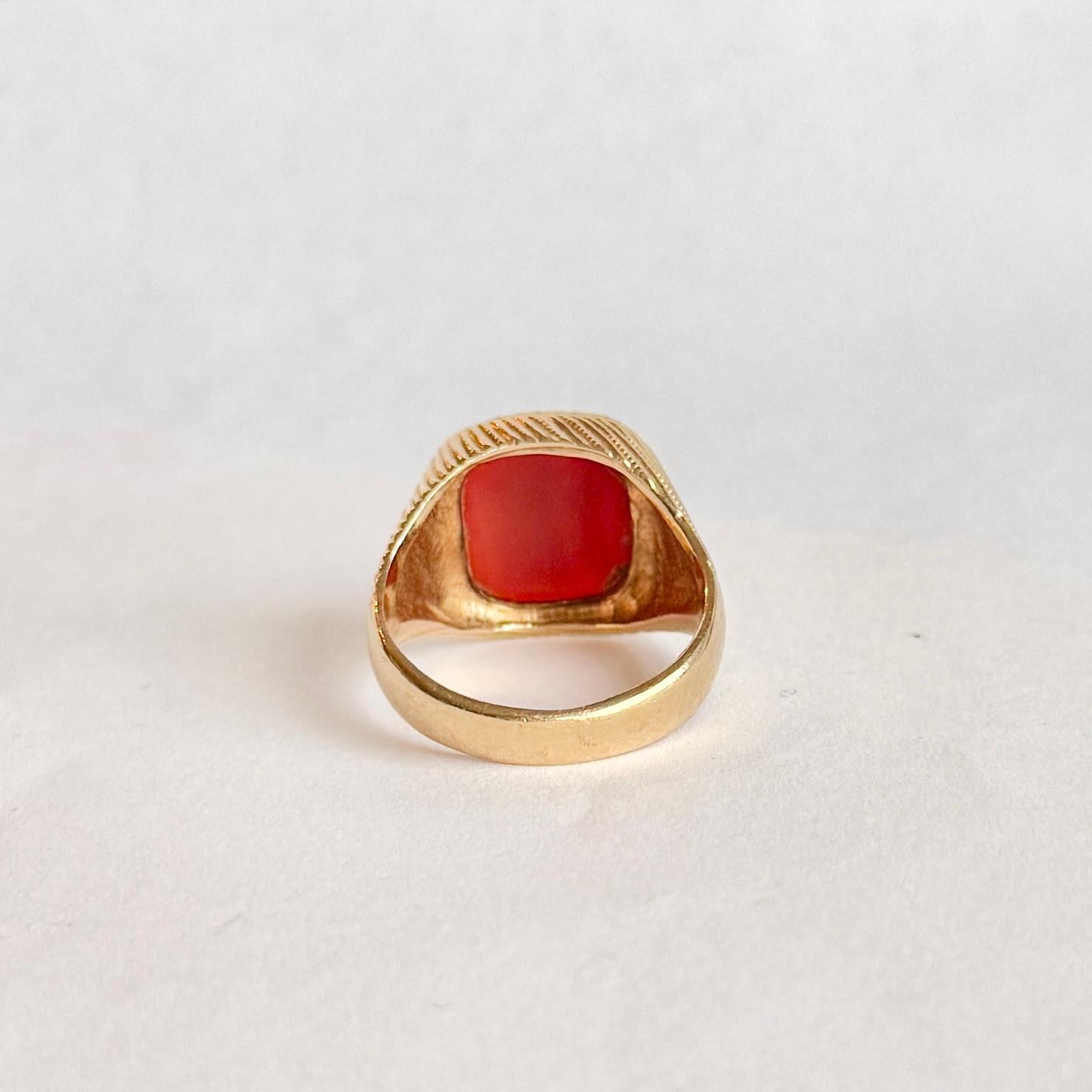 Women's or Men's Vintage Carnelian and 9 Carat Gold Signet Ring For Sale