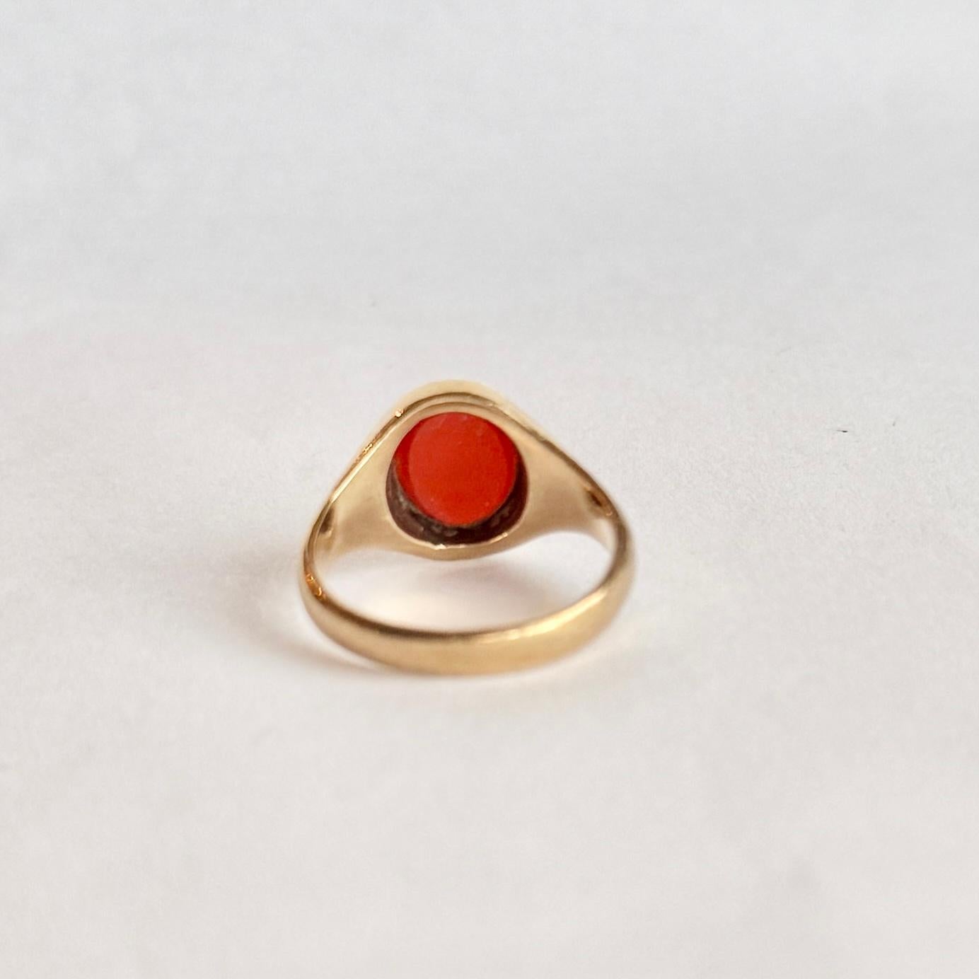 Vintage Carnelian and 9 Carat Gold Signet Ring For Sale 1