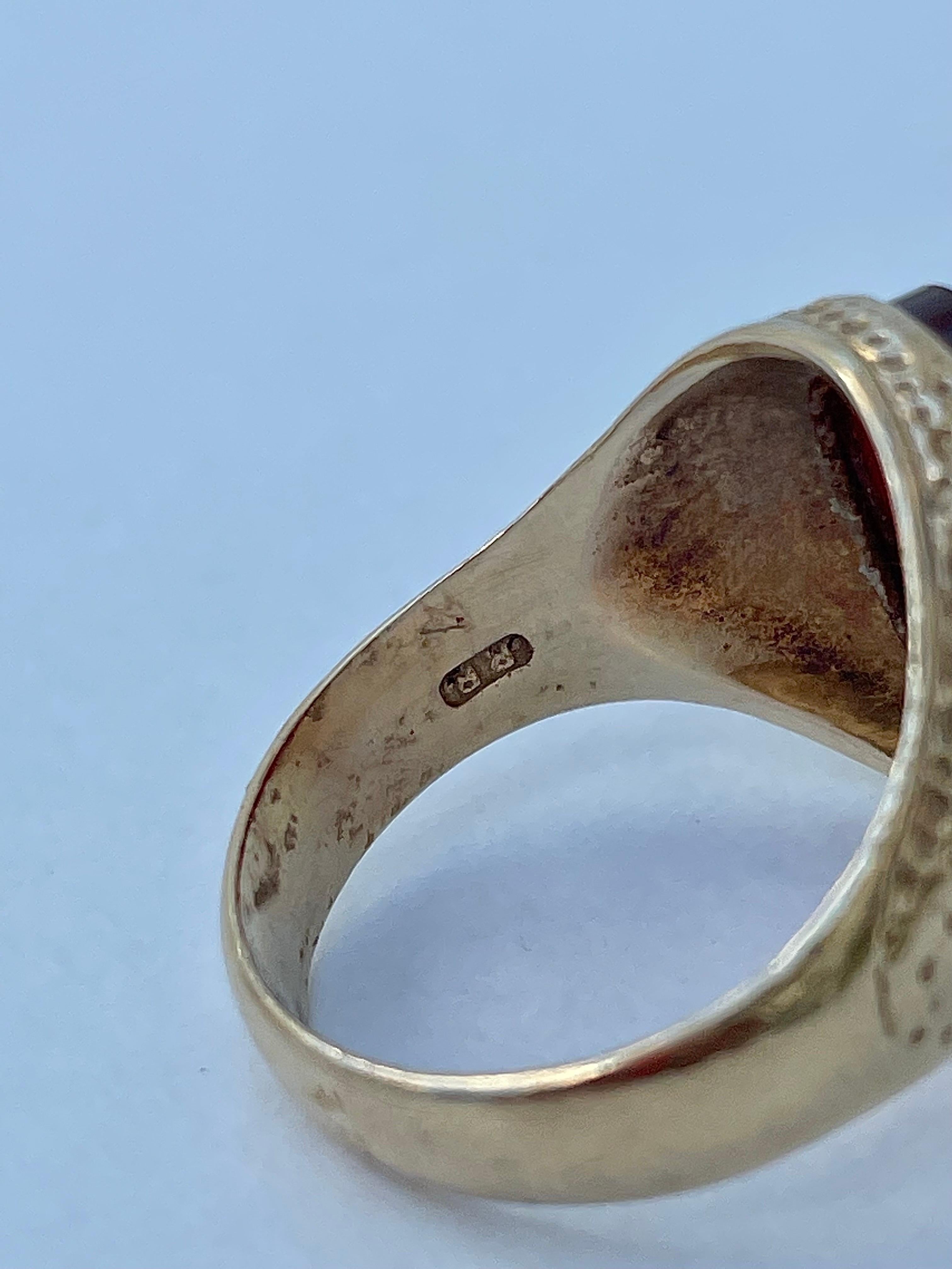 Women's or Men's Vintage Carnelian Large Signet Ring in 9ct Yellow Gold