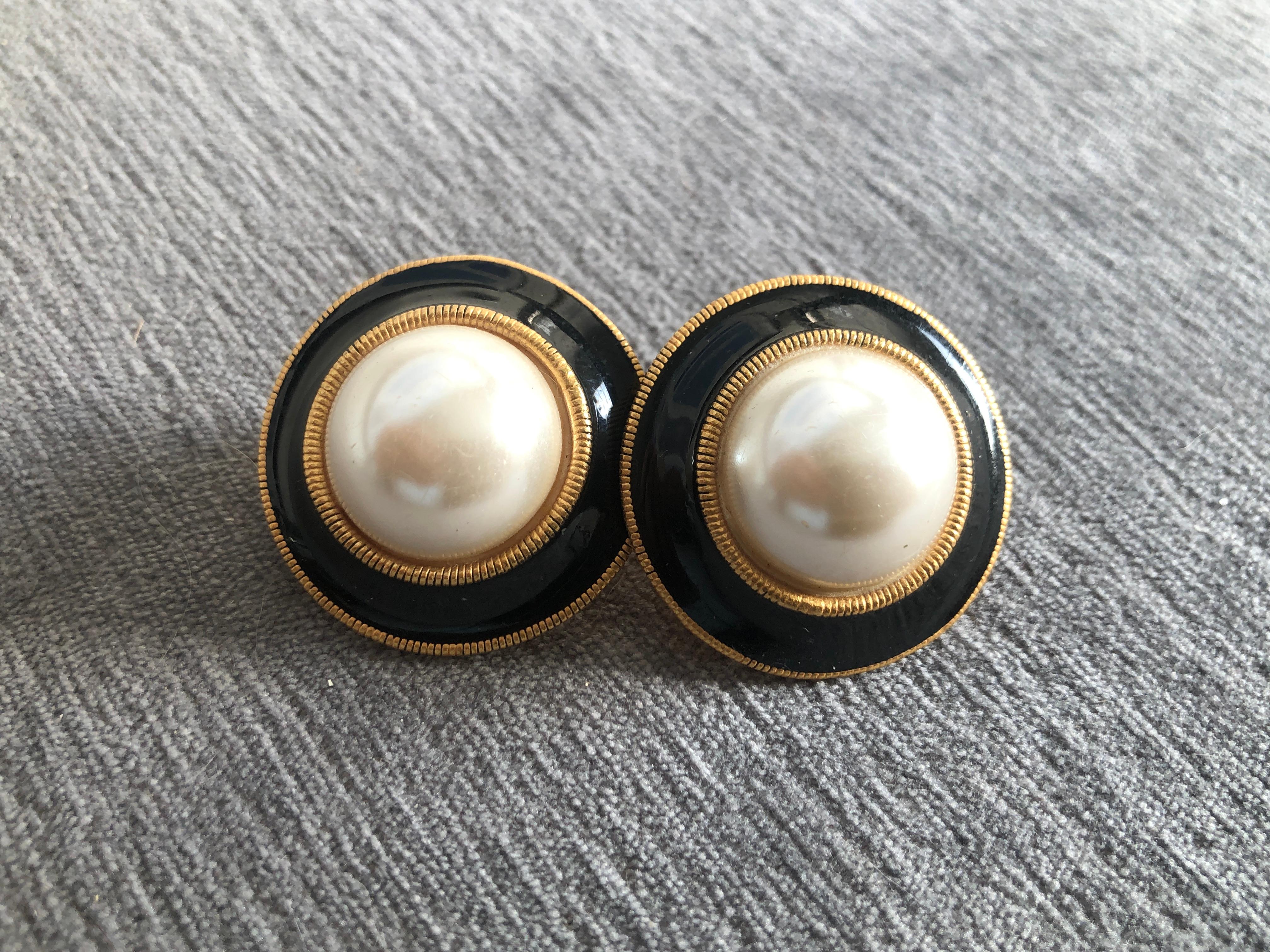 Rococo Vintage Carolee French Designer Style Faux Pearl, Black Enamel Clip-On Earrings  For Sale