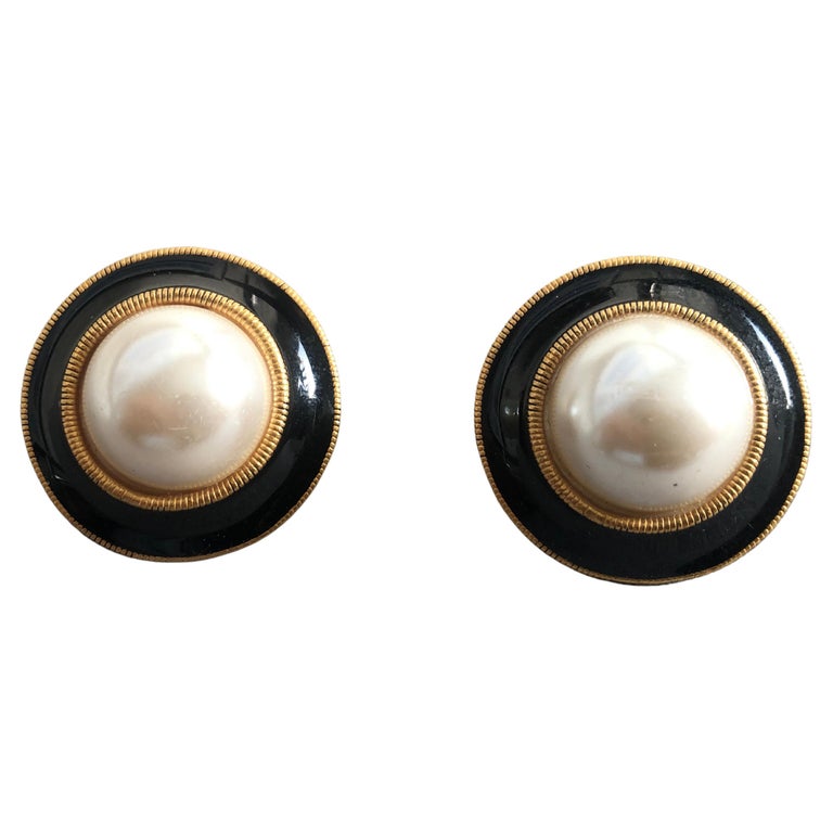Clip Earrings Pearl Black - 192 For Sale on 1stDibs