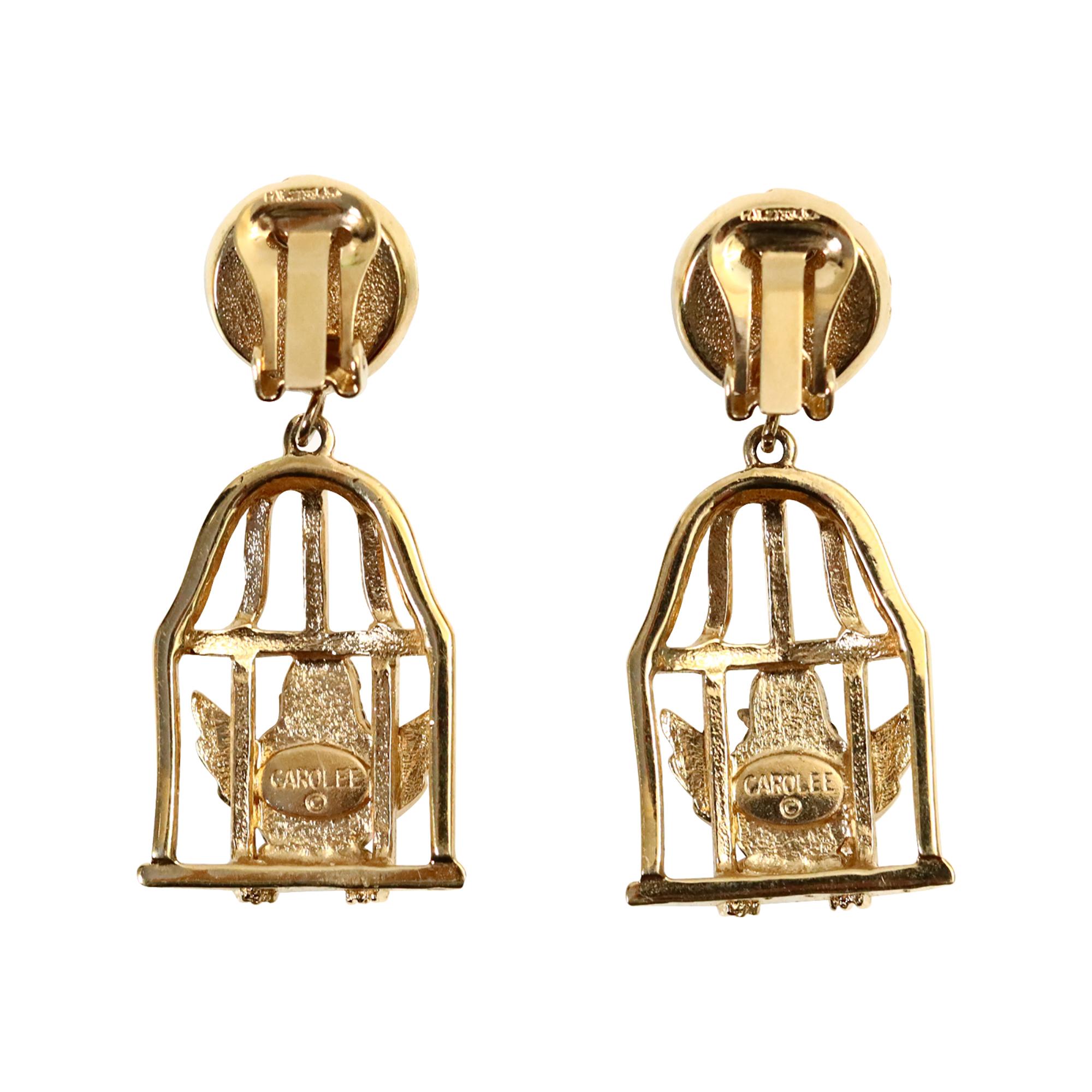 Pendientes de jaula vintage Carolee de oro y perlas de imitación, circa años 80 en venta 1