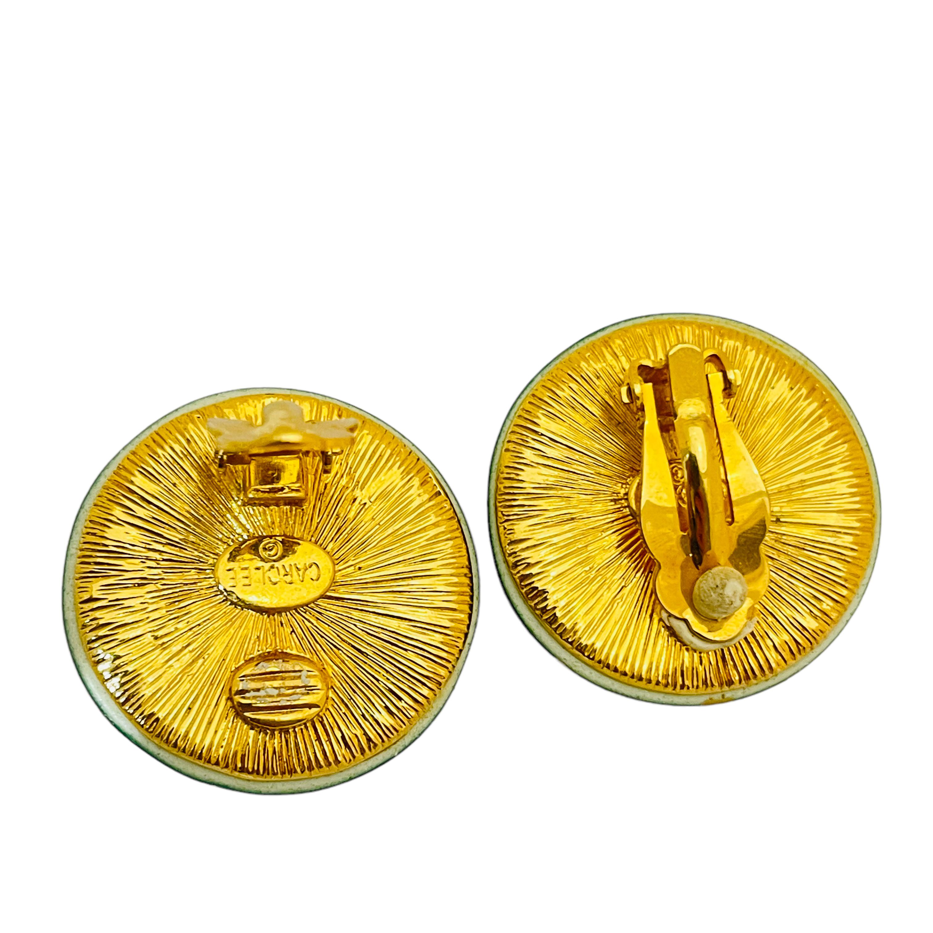 Vintage CAROLEE gold enamel massive designer runway clip on earrings In Good Condition For Sale In Palos Hills, IL