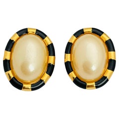 Clips d'oreilles de défilé vintage CAROLEE en or et perles d'émail
