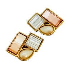 Vintage CAROLEE gold pearl glass designer runway clip on earrings