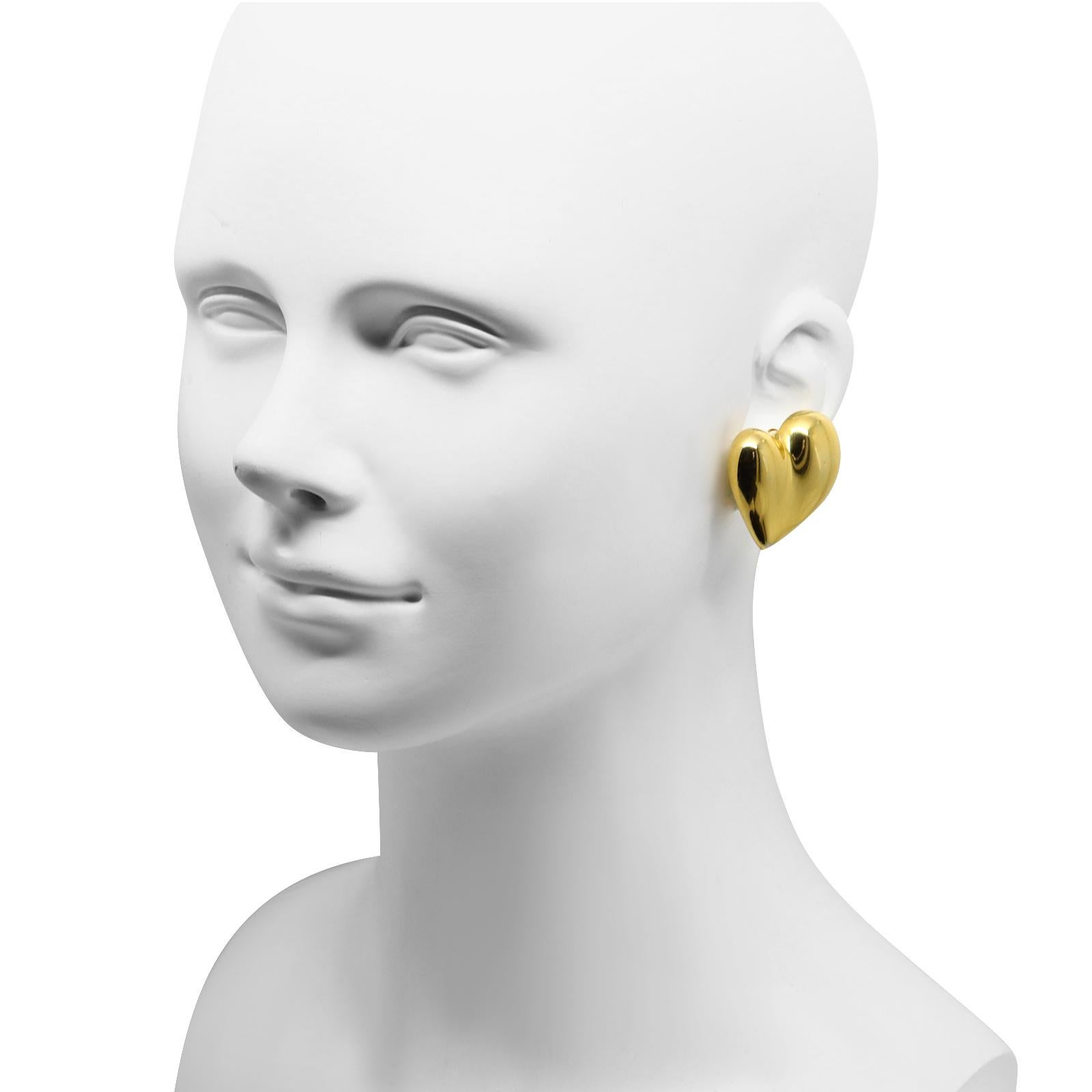 Vintage Carolee Gold Tone Heart Ohrringe. Klassisch.  Sie sind solide und gut verarbeitet. Clip an.