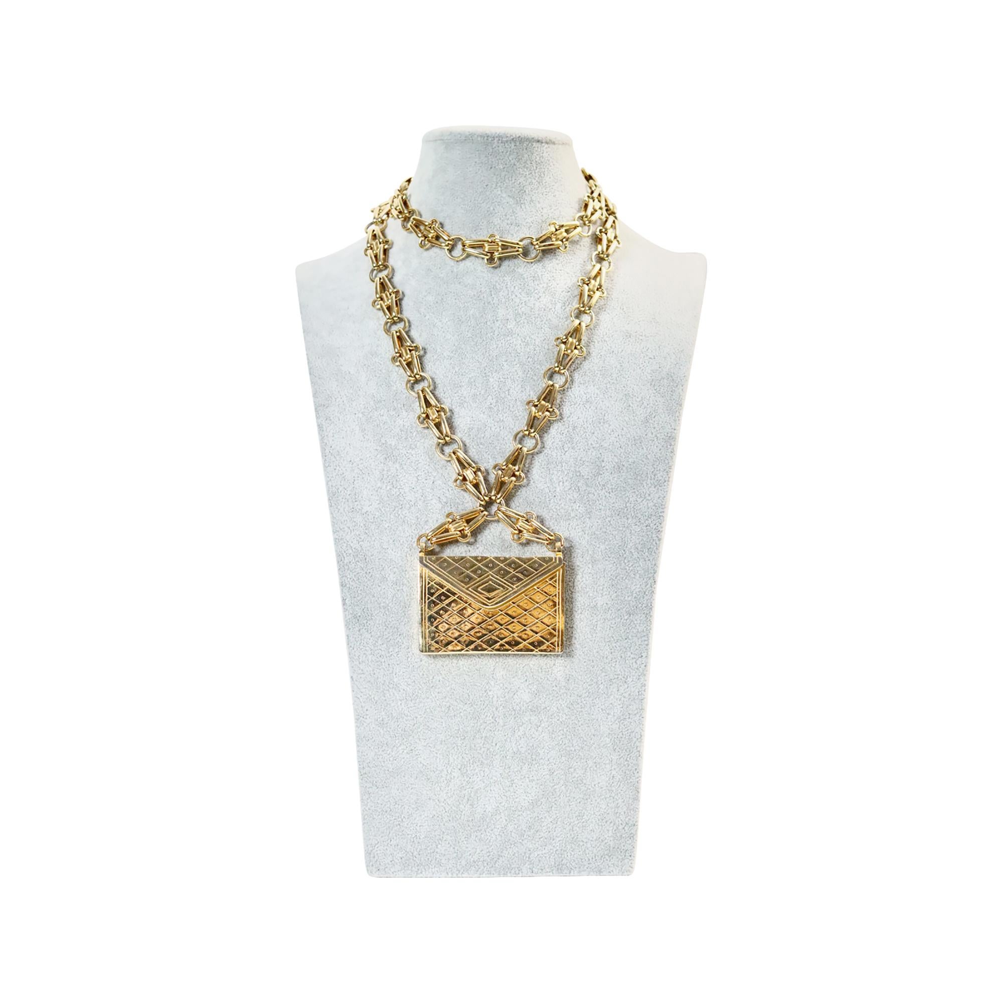 Collar largo vintage Carolee en tono dorado Circa años 80 en Bueno estado para la venta en New York, NY