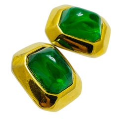 Orecchini a clip d'epoca firmati Carolee, in vetro verde smeraldo e tono oro