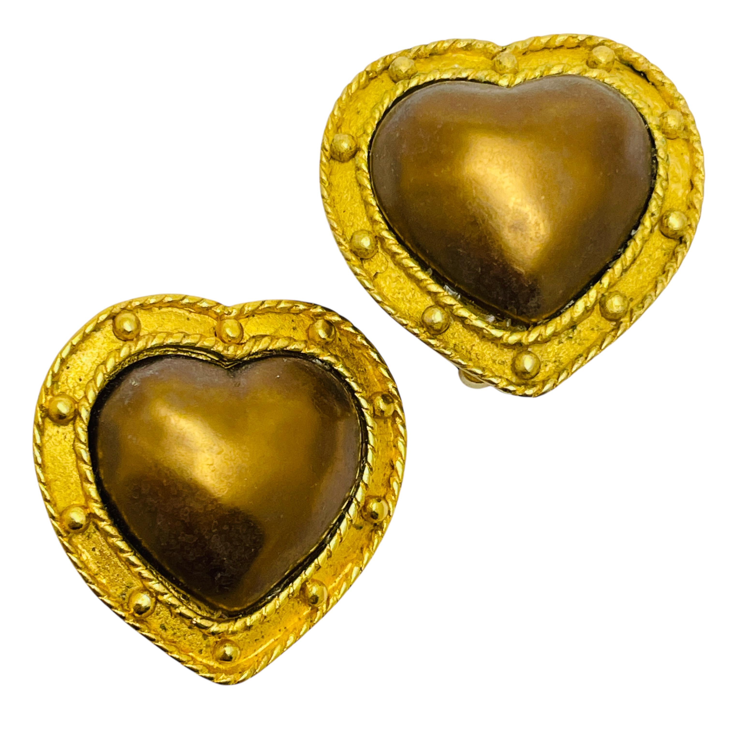 Donna Orecchini a clip d'epoca firmati Carolee con perle finte in tono dorato in vendita