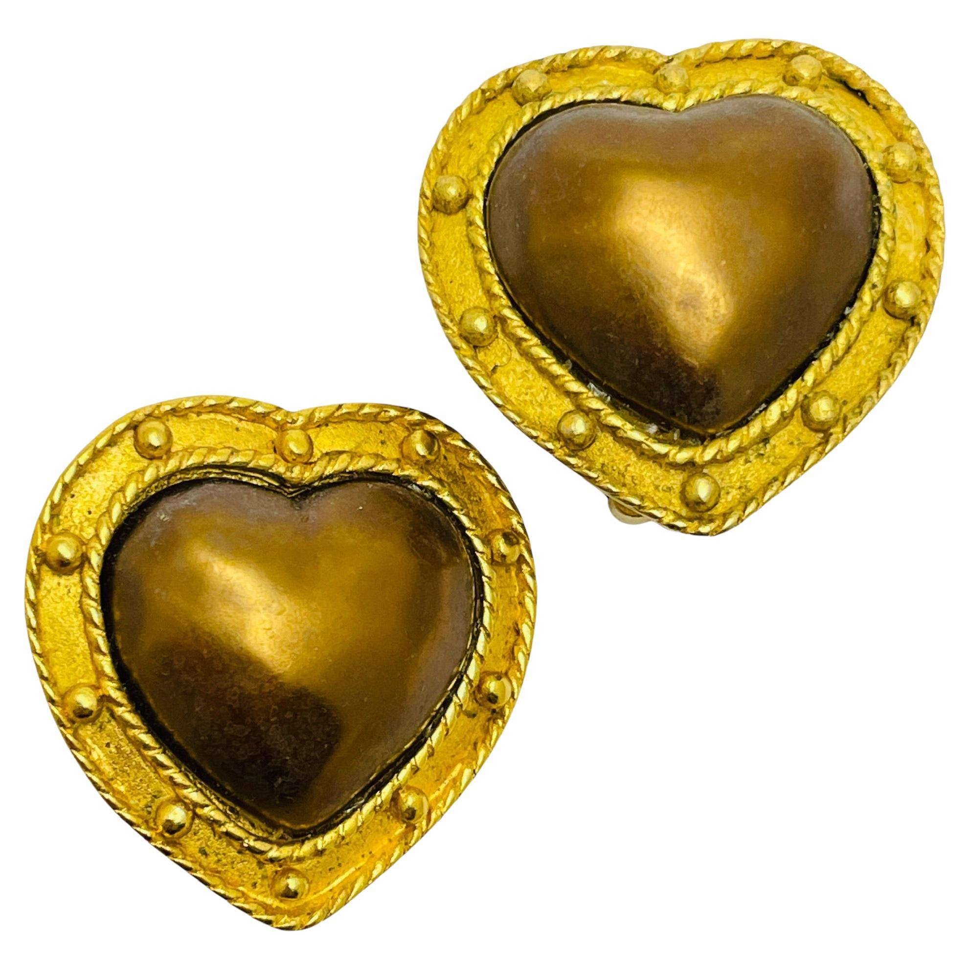 Orecchini a clip d
epoca firmati Carolee con perle finte in tono dorato