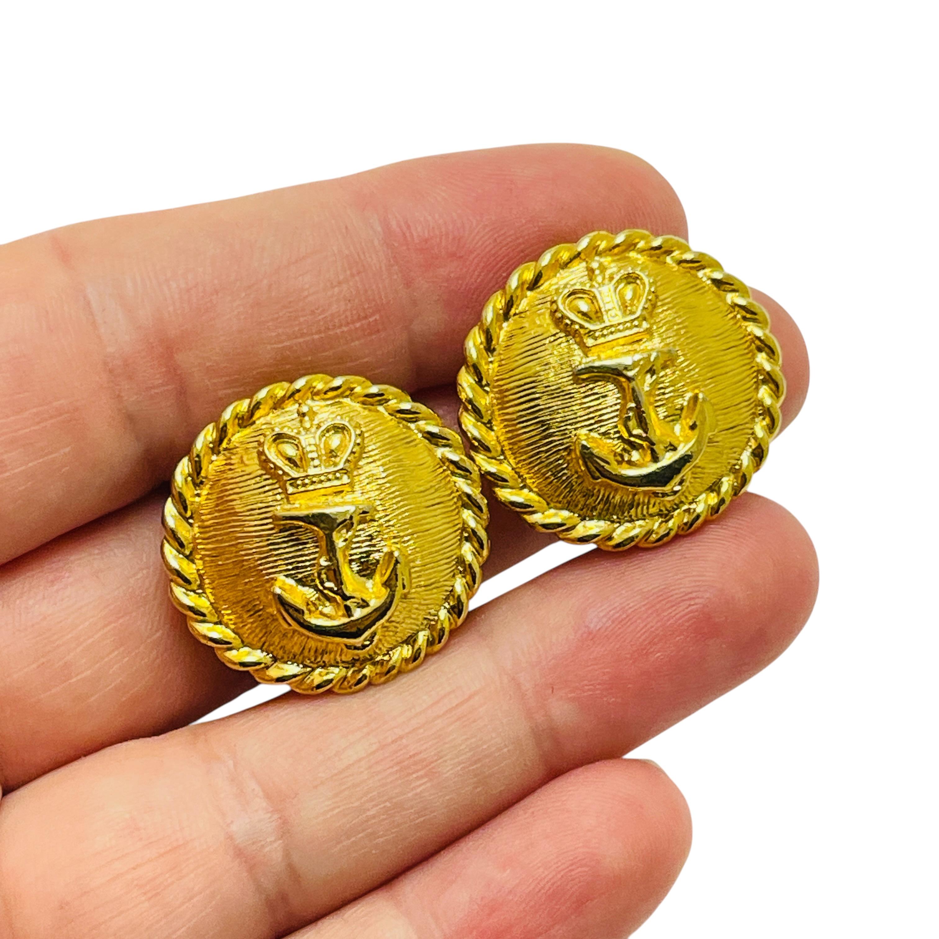 Women's Vintage CAROLEE signed gold tone nautical anchor designer clip on earrings For Sale