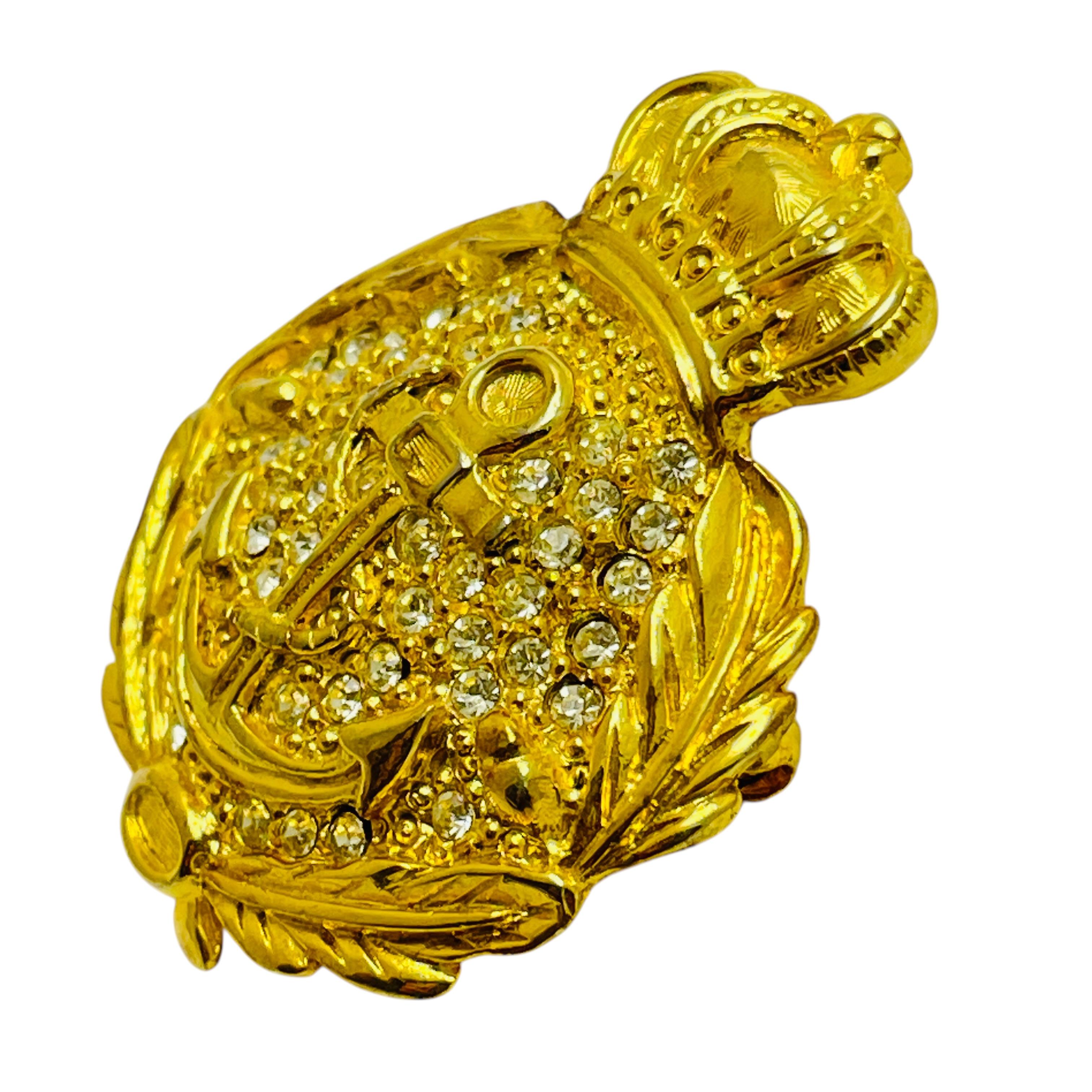 DETAILS

• signed CAROLEE 

• gold tone with rhinestones 

• vintage designer brooch

MEASUREMENTS  

• 

CONDITION

•  very good vintage condition with minimal signs of wear 

 Sku 49

❤️❤️  VINTAGE DESIGNER JEWELRY ❤️❤️

❤️❤️  ALEXANDER’S BOUTIQUE