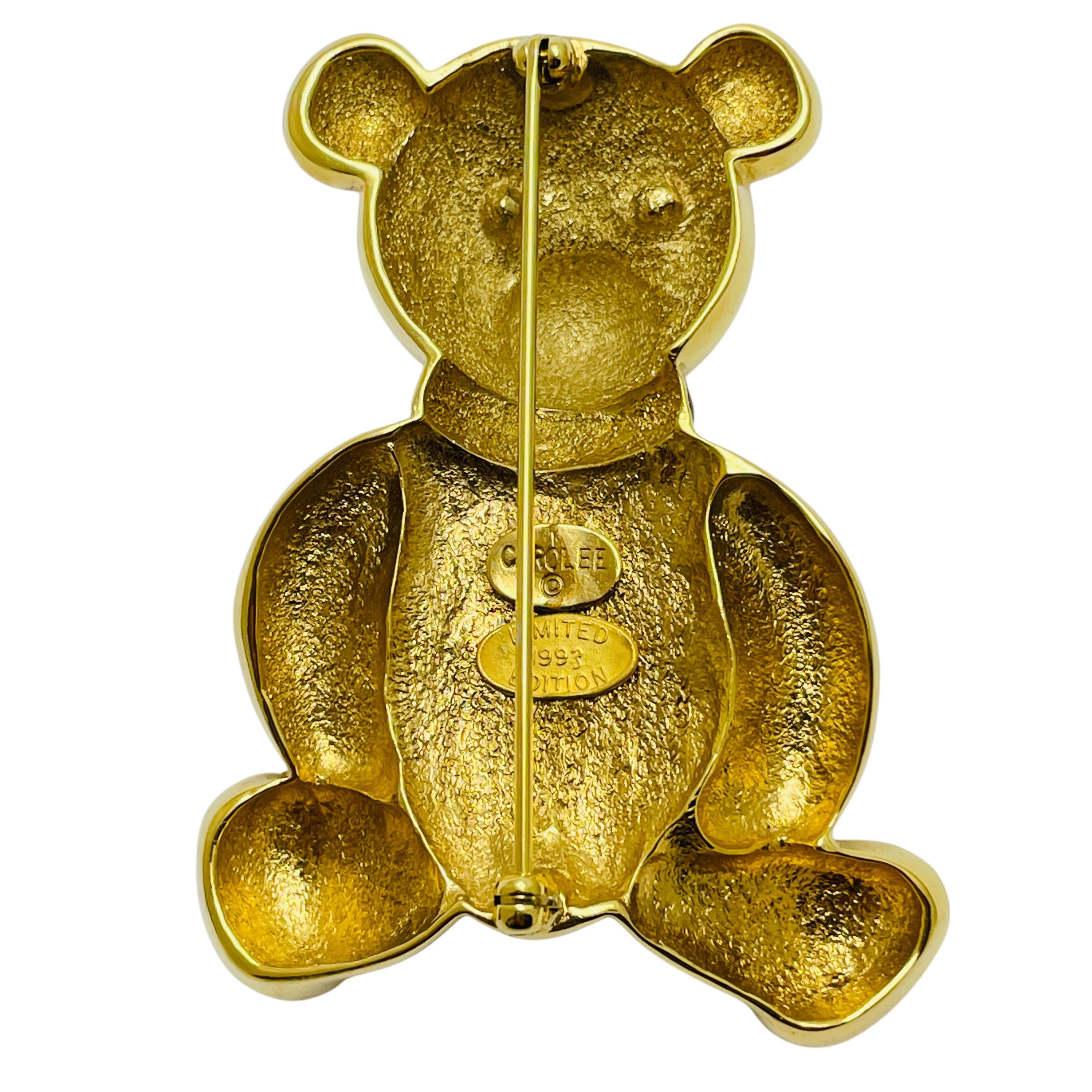 Vintage CAROLEE signed limited edition 1993 teddy bear gold tone designer brooch In Good Condition For Sale In Palos Hills, IL