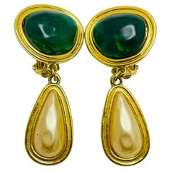 Vintage CAROLEE signierte Vintage Goldtöne gegossenes Glas Designer-Ohrclips an Ohrringen, Vintage