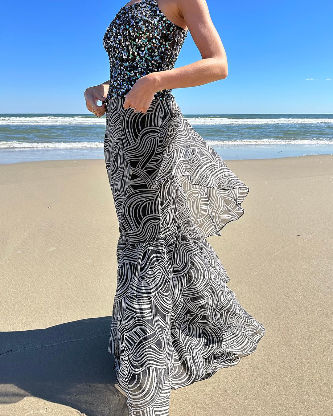 THIS is how you do a mermaid skirt. Made by Carolina Herrera for her CH label in the early 2000s, is a perfect marriage of two things Carolina Herrera is so well known for: ball skirts, and mermaid silhouettes. Her deftness in the medium shows: this