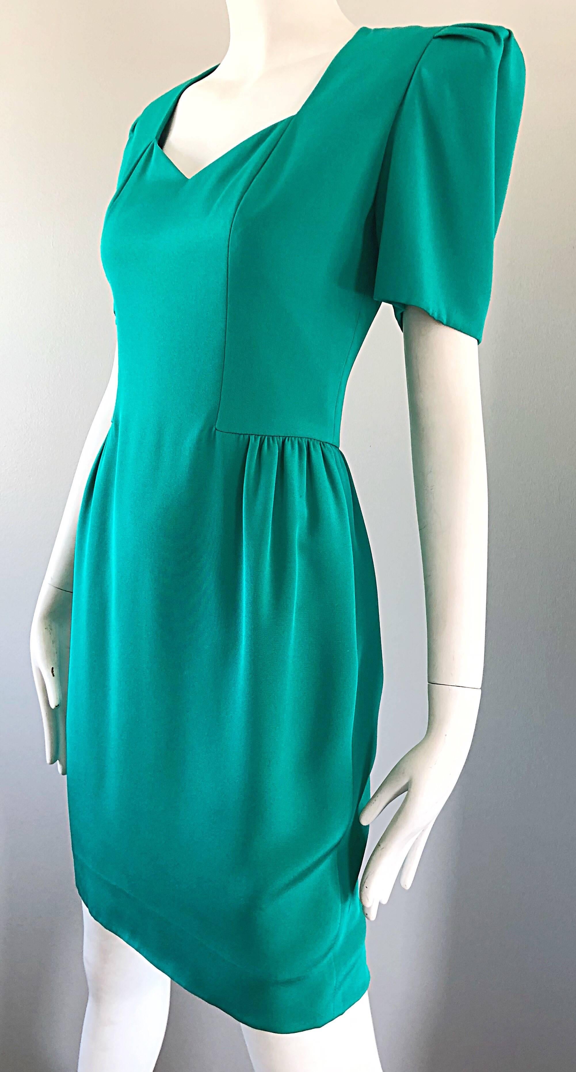 Vintage Carolina Herrera Size 6 1980s Kelly Green Strong Shoulder Silk 80s Dress 3