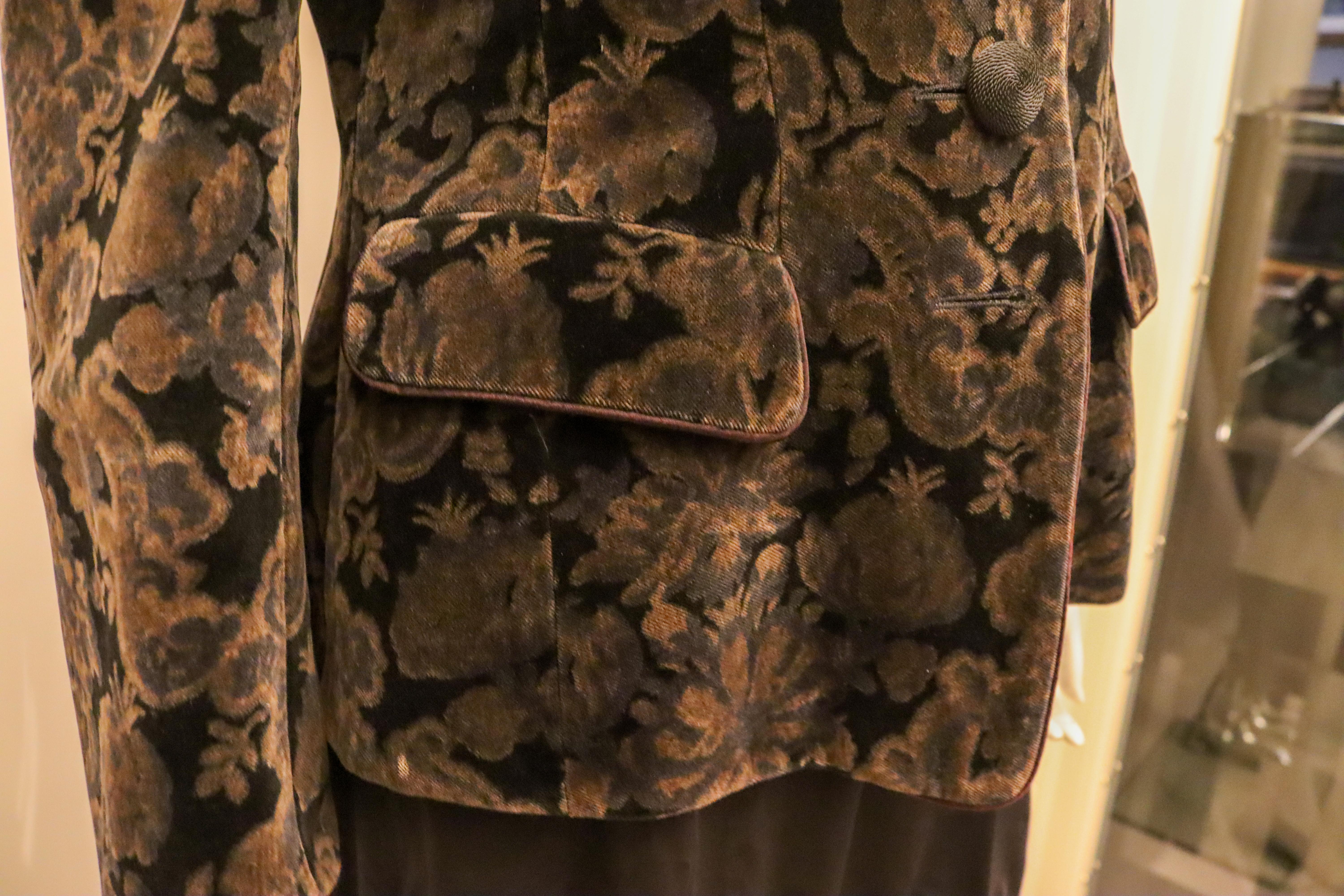 Vintage Caroline Charles Printed Velvet Jacket In Good Condition For Sale In London, GB