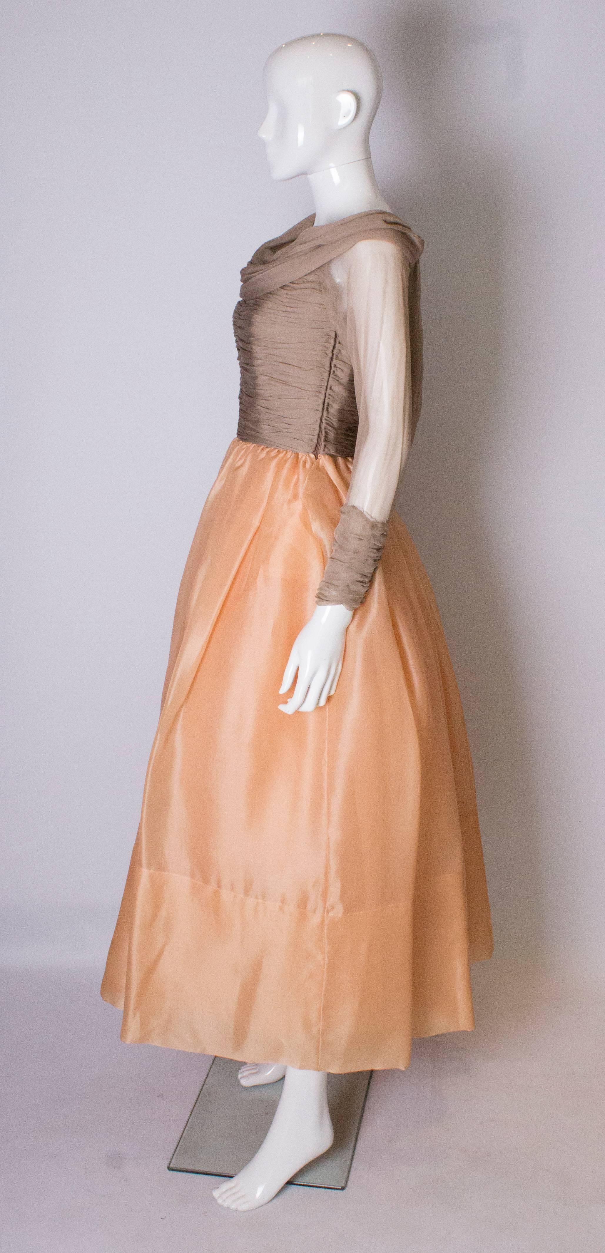 A vintage 1980s couture Carolyne Roehm Silk evening Gown In Excellent Condition In London, GB