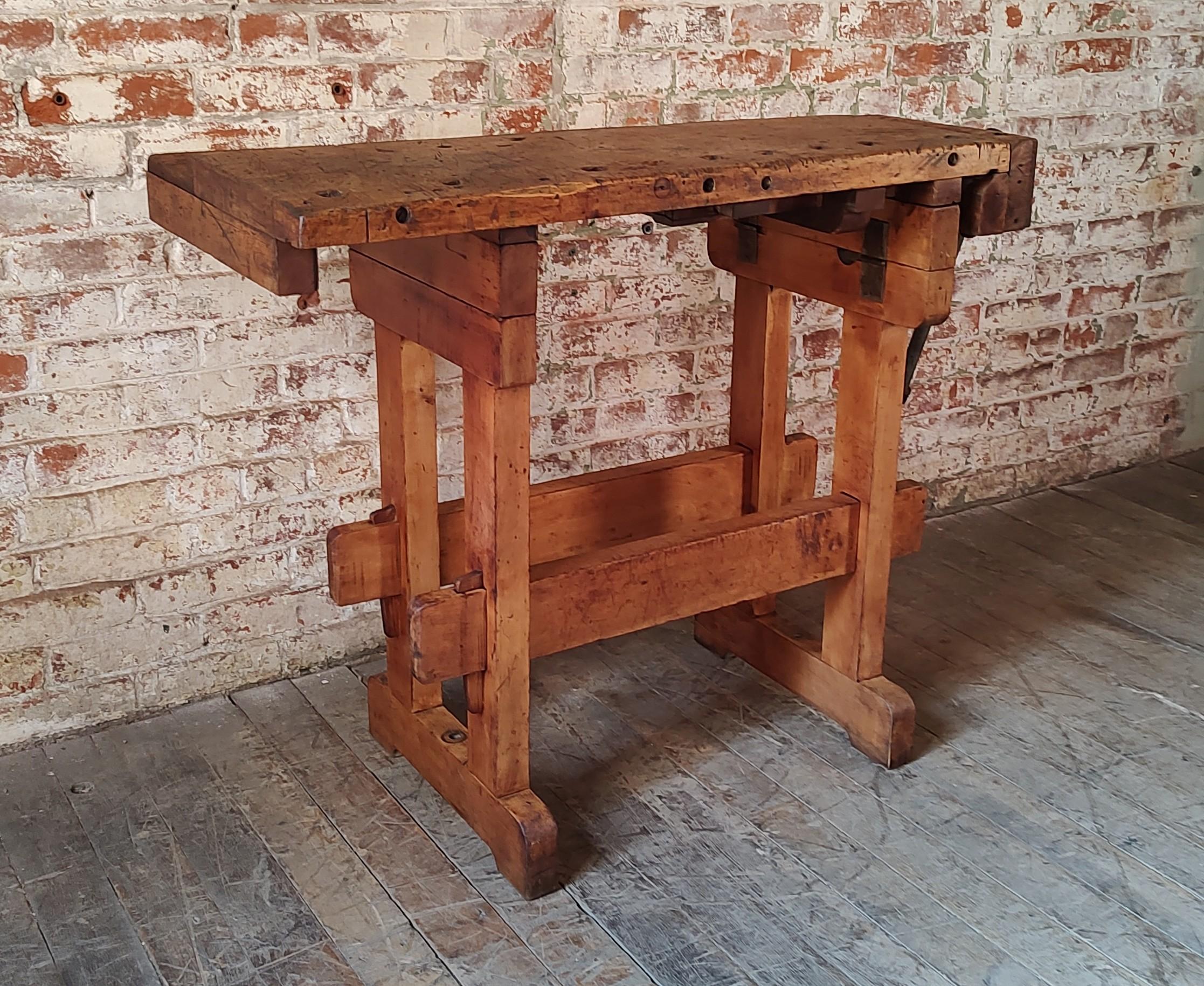 Vintage Carpenter's Workbench / Table with Vise In Good Condition For Sale In Oakville, CT