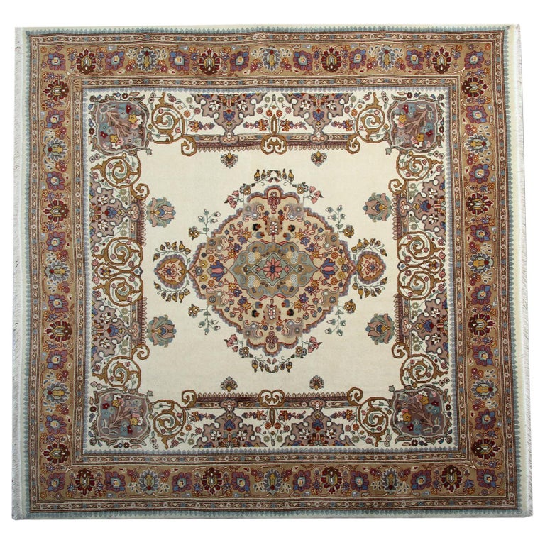 Orientalischer quadratischer Orientteppich, handgefertigter traditioneller  Teppich, arabische elfenbeinfarbene Teppiche im Angebot bei 1stDibs | arabische  teppiche, arabische teppich