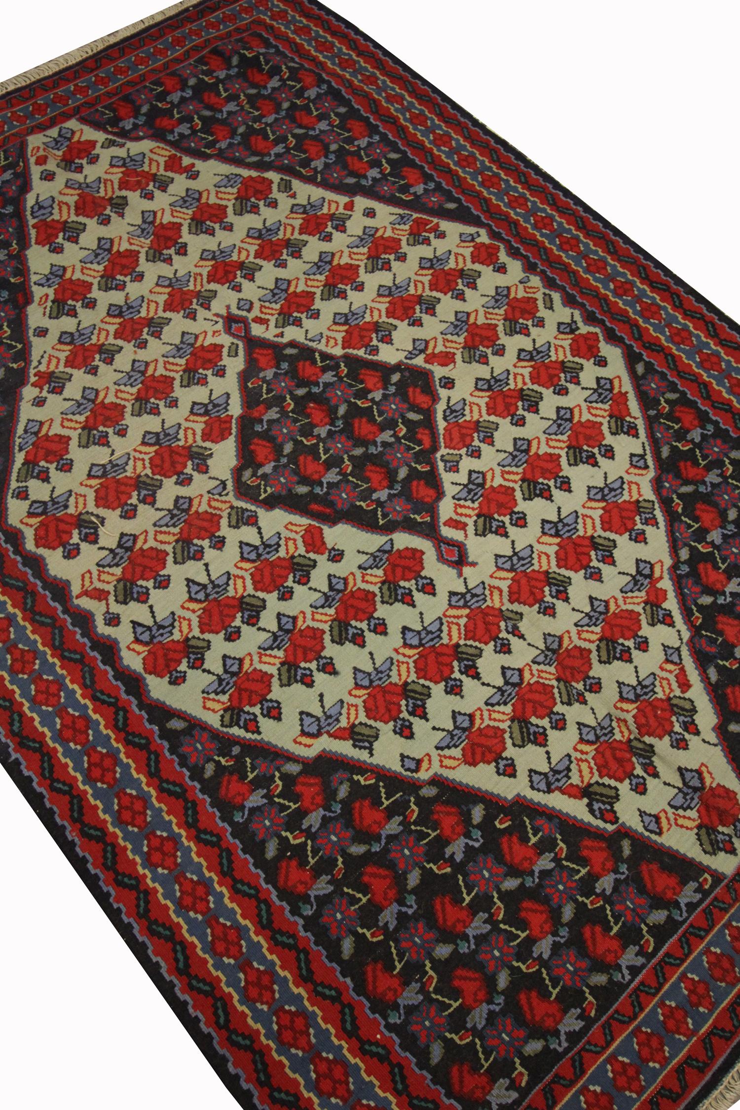 Azerbaijan-Kelim-Teppich, handgewebter Flachgewebe-Wollteppich, 116x162 cm (Stammeskunst) im Angebot