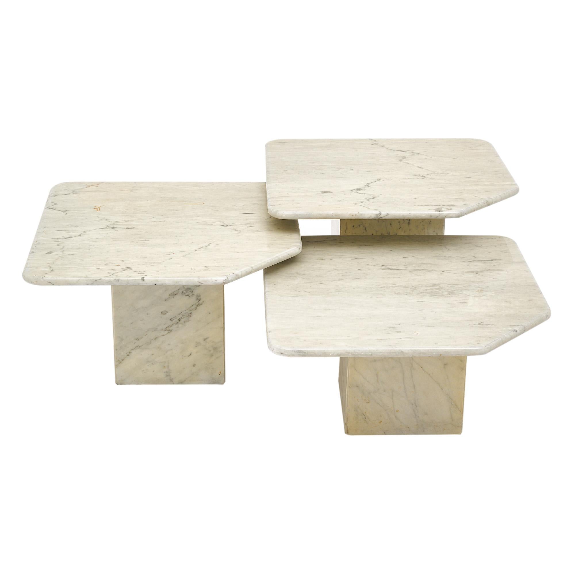 Mid-Century Modern Tables gigognes vintage en marbre de Carrare en vente