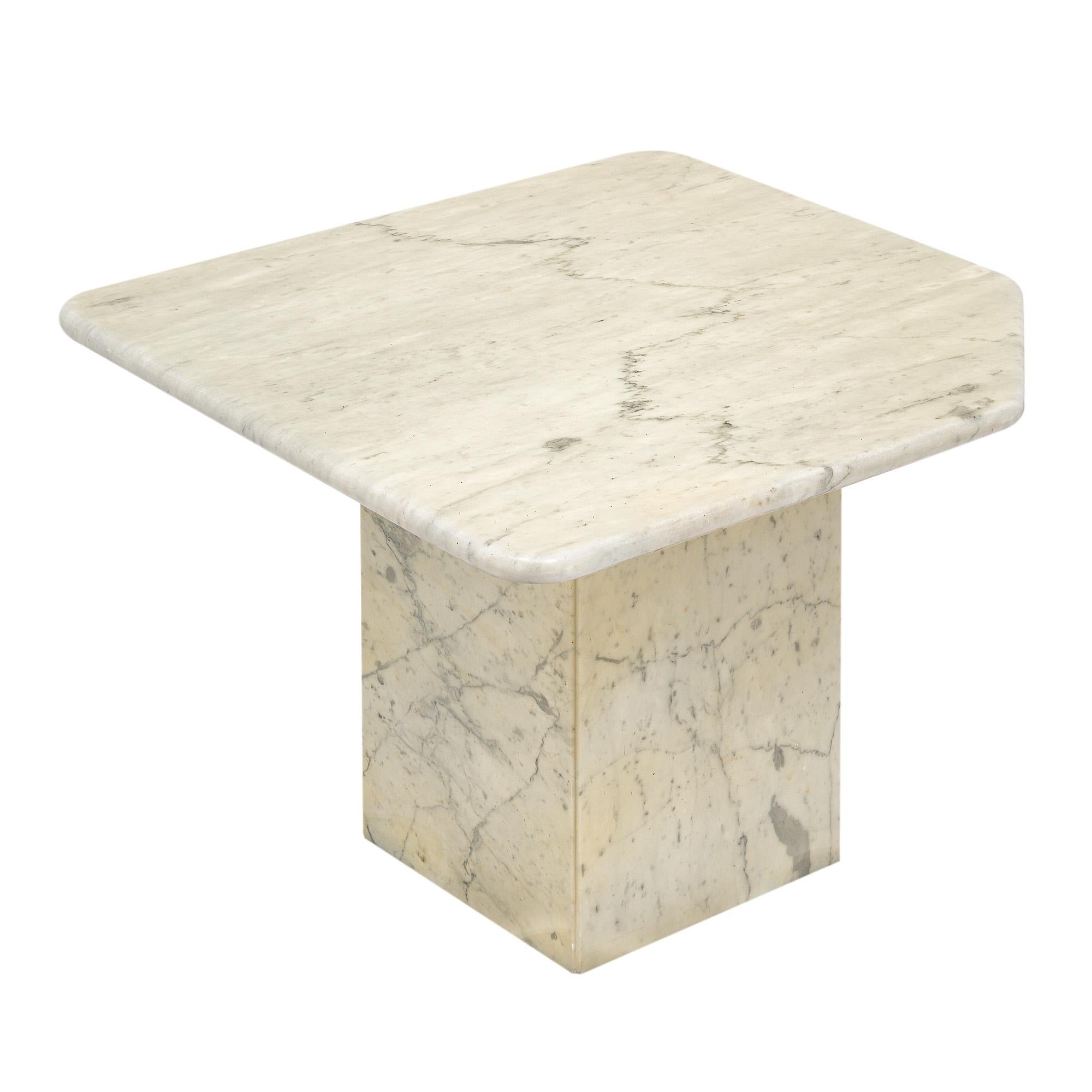Vintage Carrara Marble Nesting Tables In Good Condition For Sale In Austin, TX