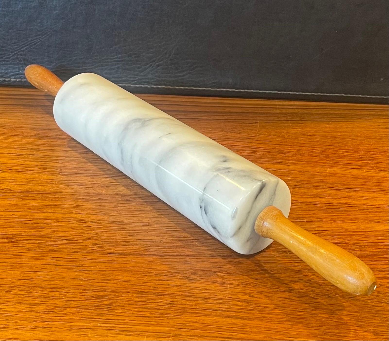 Vintage Carrara marble rolling pin, circa 1980s. The piece is in very good vintage condition with wood handles and measures 2.5