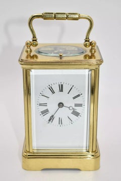 Auffällige Vintage Kutschenuhr 10768 Emaille Weißes römisches Zifferblatt mit römischen Ziffern