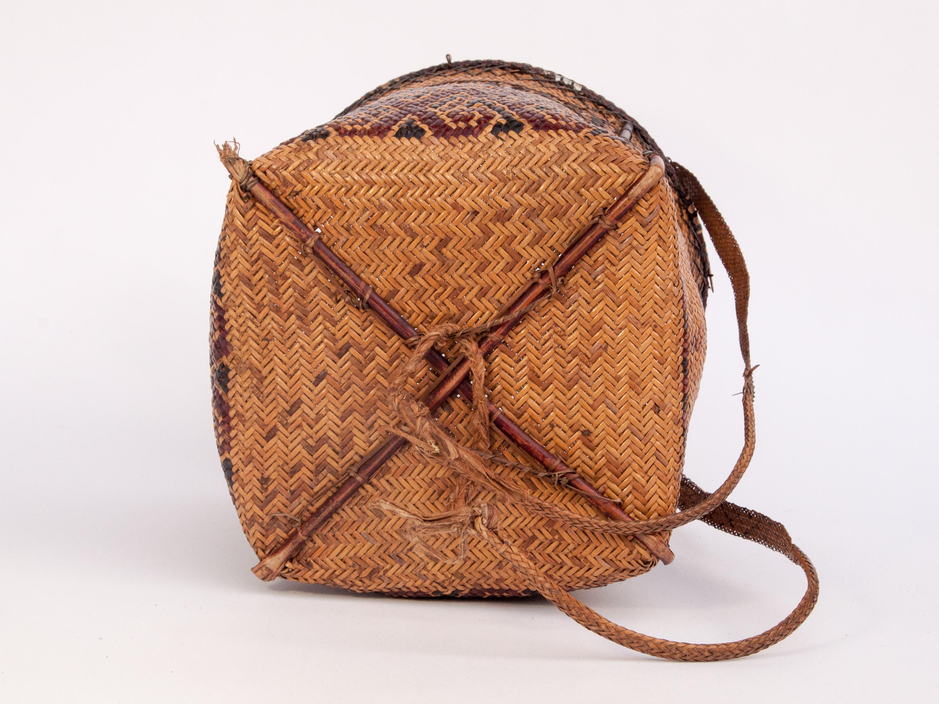 Vintage Carrying Basket Woven Design, Ngaju Dayak of Borneo, Mid-20th Century 10