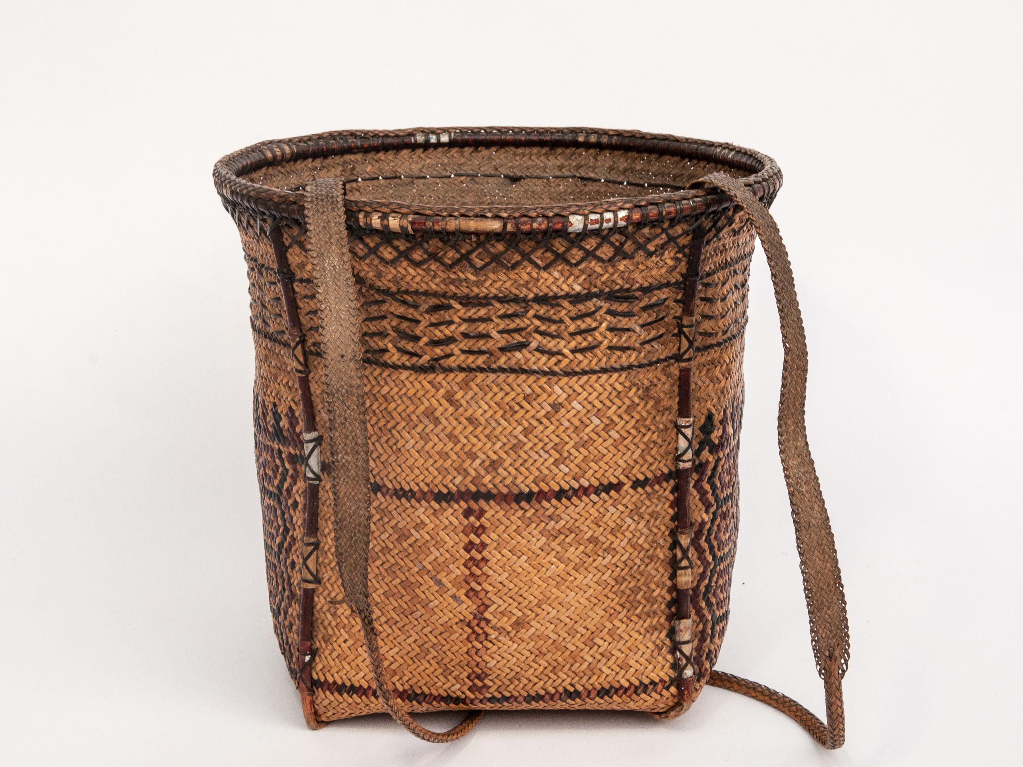 Tribal Vintage Carrying Basket Woven Design, Ngaju Dayak of Borneo, Mid-20th Century