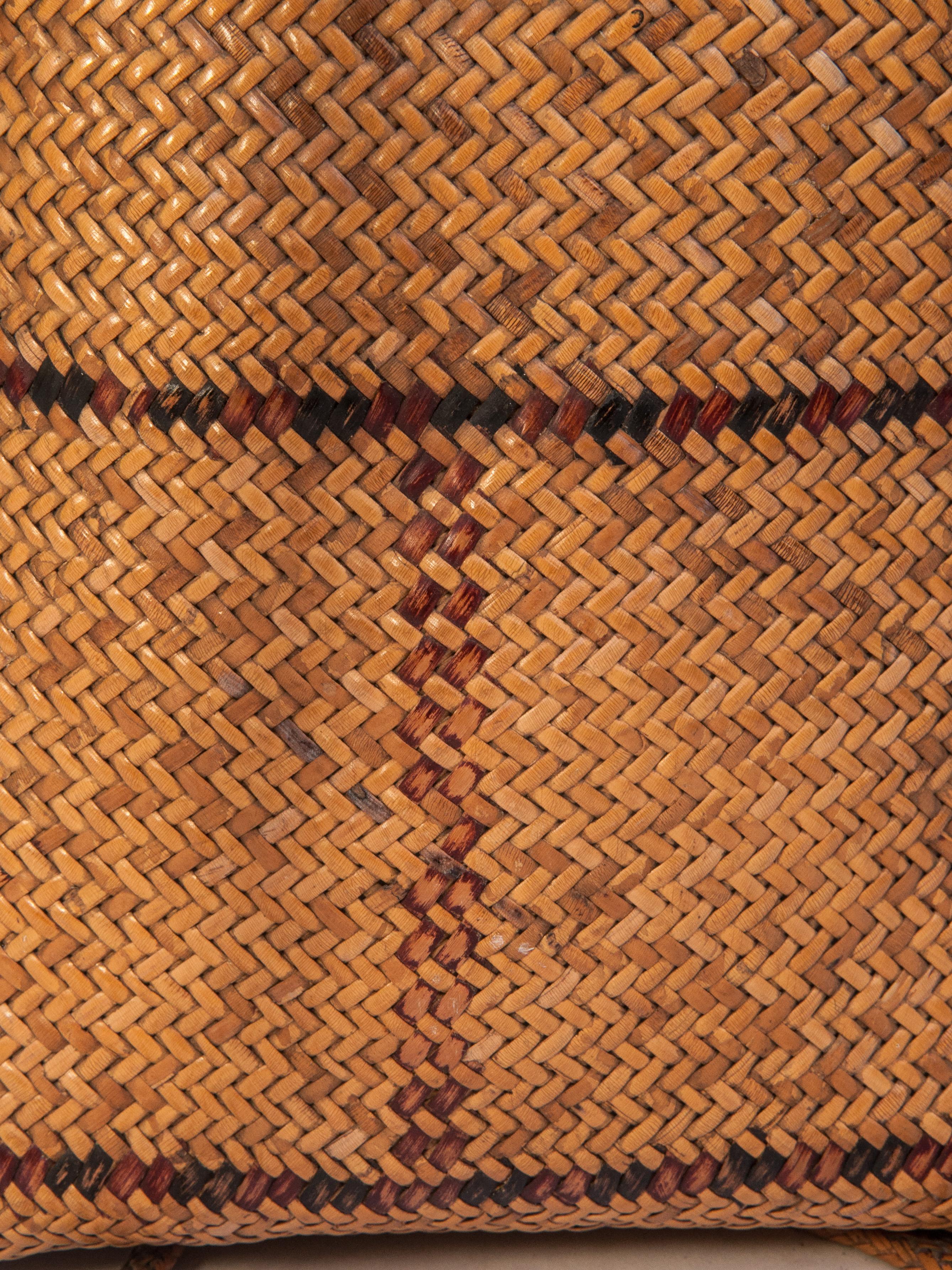 Indonesian Vintage Carrying Basket Woven Design, Ngaju Dayak of Borneo, Mid-20th Century