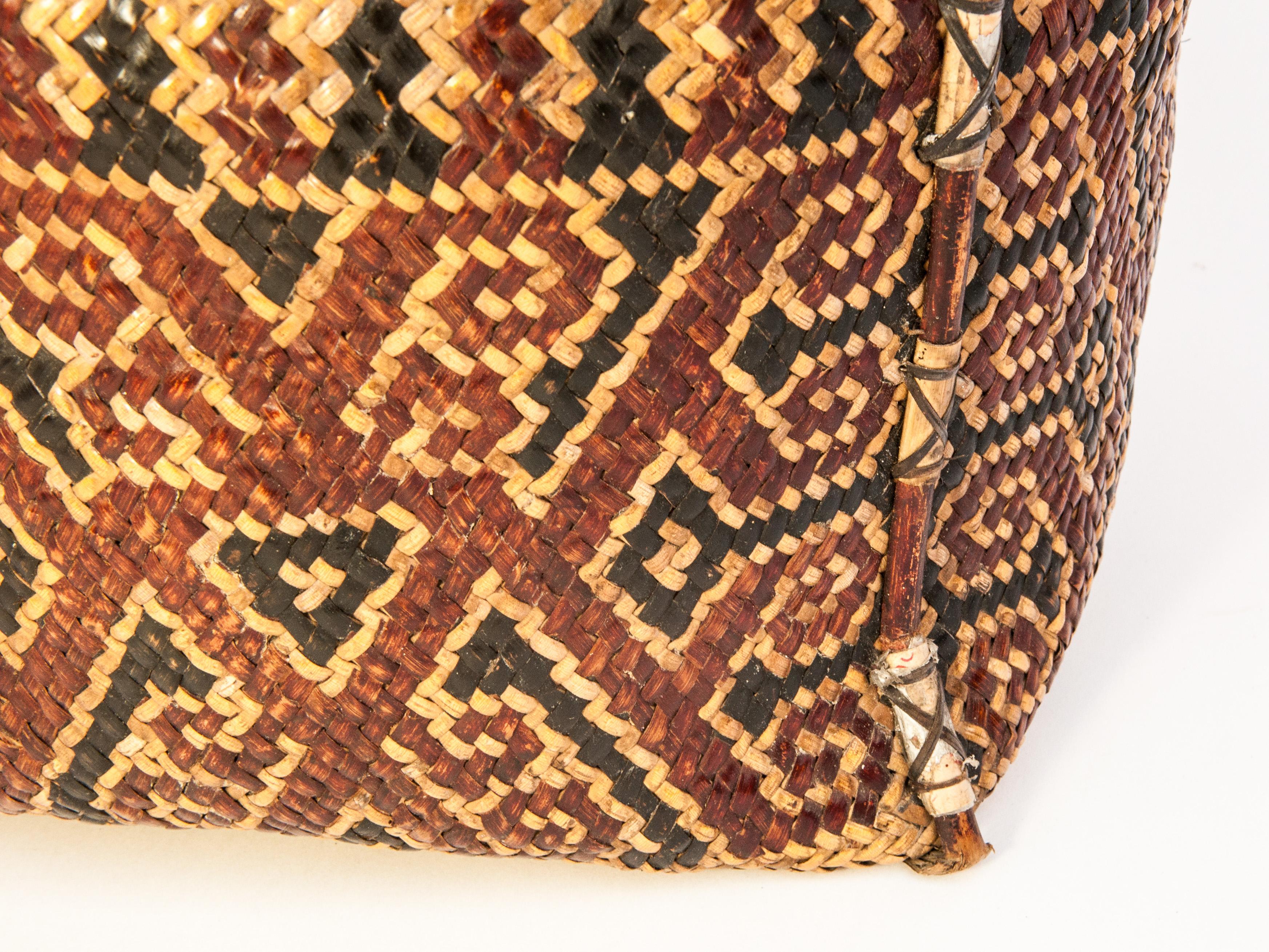 Vintage Carrying Basket Woven Design, Ngaju Dayak of Borneo, Mid-20th Century In Fair Condition In Point Richmond, CA