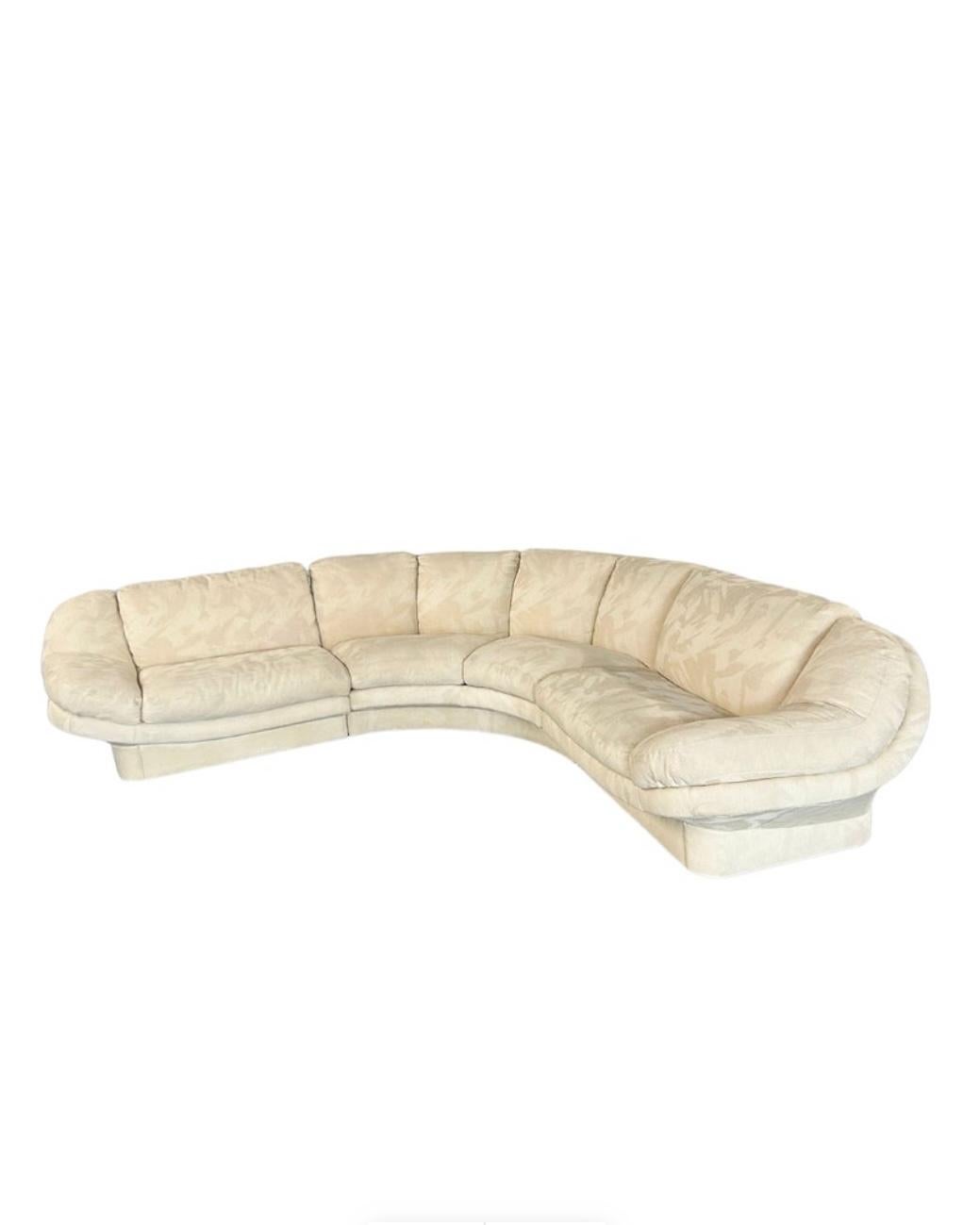 Vintage 3 piece 90s sectional sofa by Carson’s. Off white cotton jacquard fabric - so comfy. In amazing condition. There’s a small mark on the seat of the middle section and a mark on the bottom front edge. Otherwise the upholstery is in very good