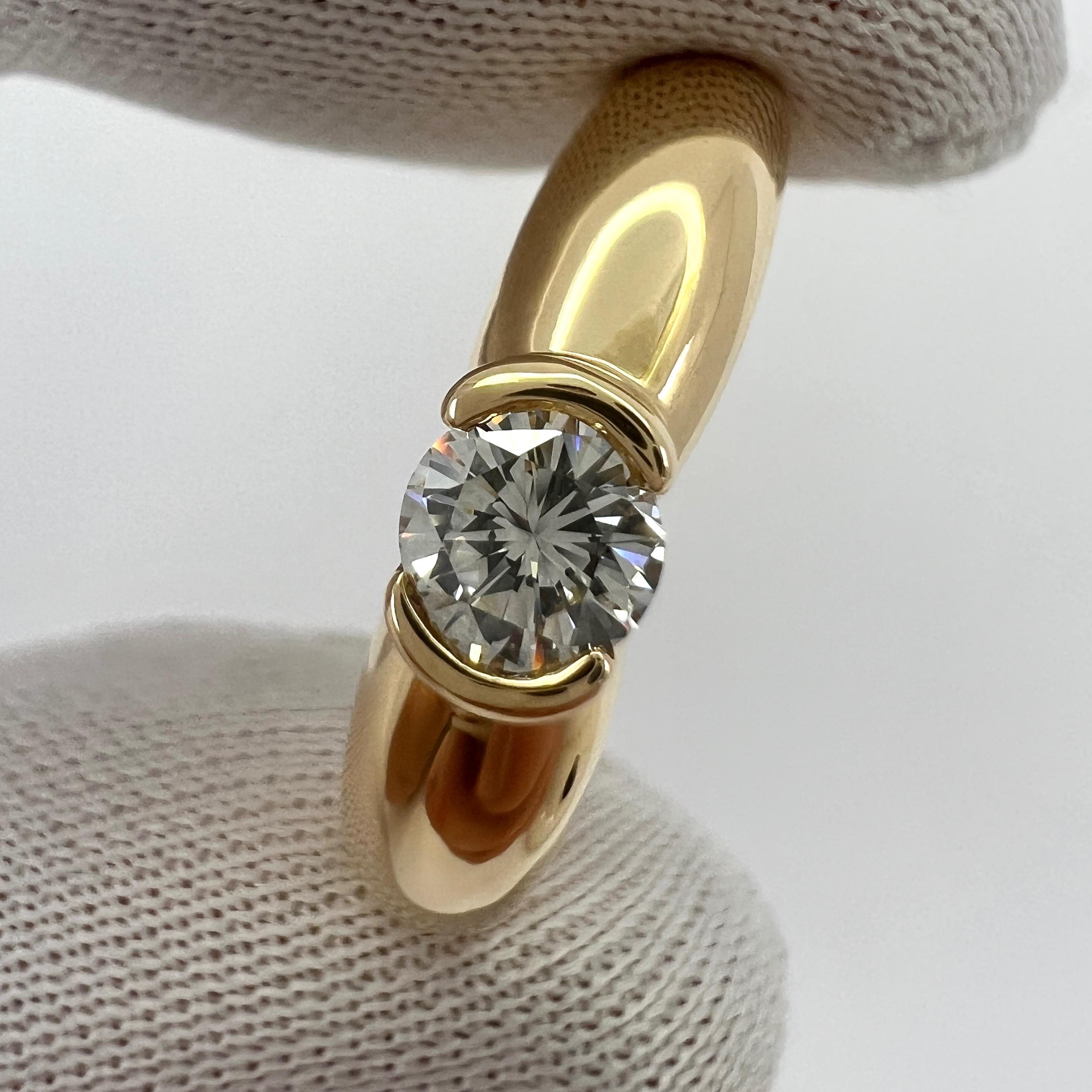 Vintage Cartier Runder Brillant Diamant 18k Gelbgold Solitär Ring.

Atemberaubender Ring aus Gelbgold, besetzt mit einem feinen runden Diamanten von 0.32 Karat. Farbe E, Reinheit VVS1, ausgezeichneter runder Brillantschliff. Edle Schmuckhäuser wie