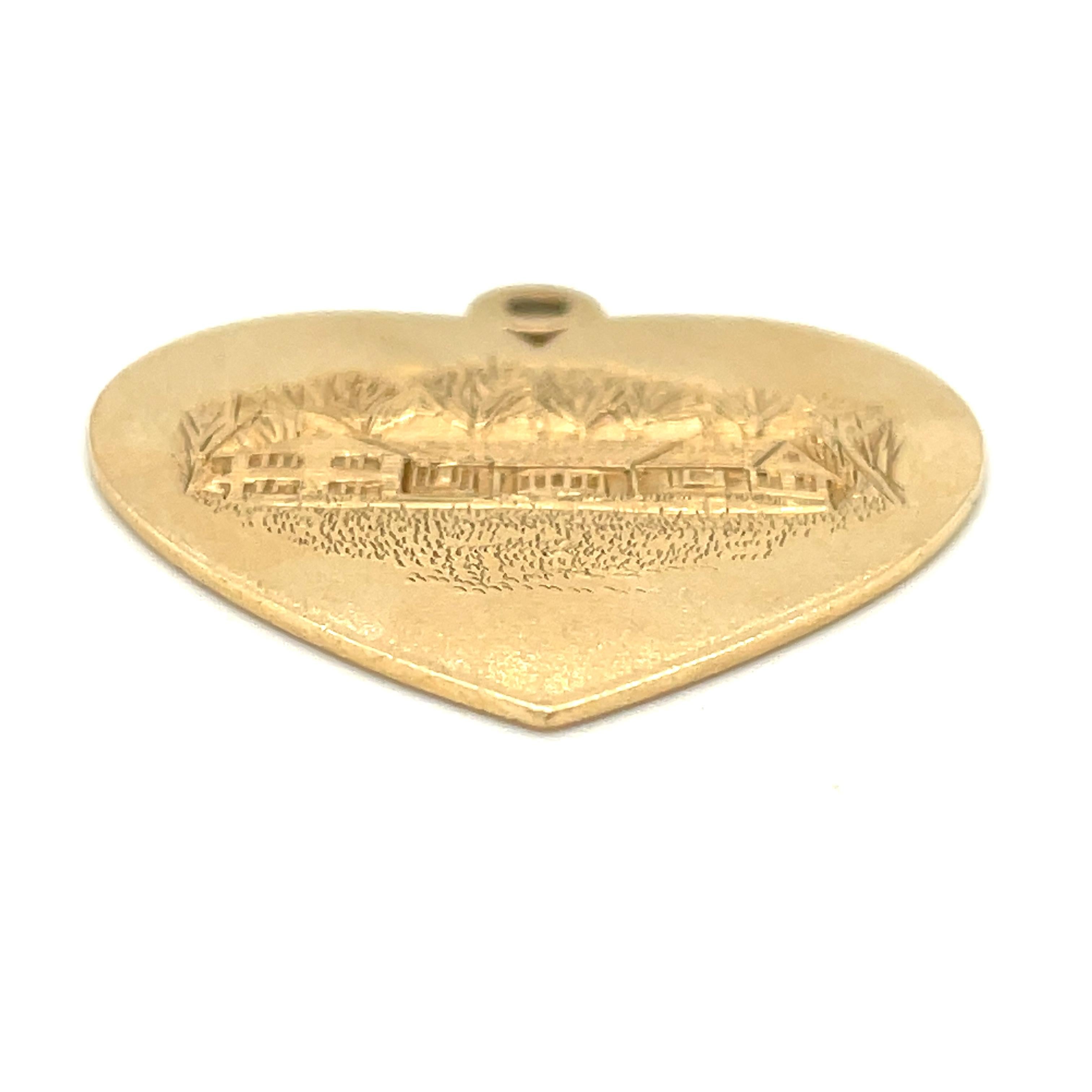 Moderne Breloque de coeur vintage en or 14 carats de Cartier en vente