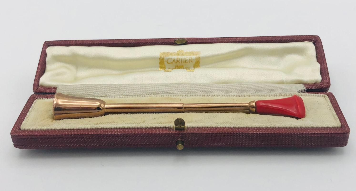 Chic bakelite cigarette holder created by Cartier in the 1940s.
it is made of 14 karat (stamped) rose gold and Bakelite. 
Measurements: 3 ¾” x ½” (9.6 x 1.2 cm), the Bakelite part ¾” x ½” (1.9 x 1.2 cm). 
Weight: 7.1 grams.
The cigarette holder