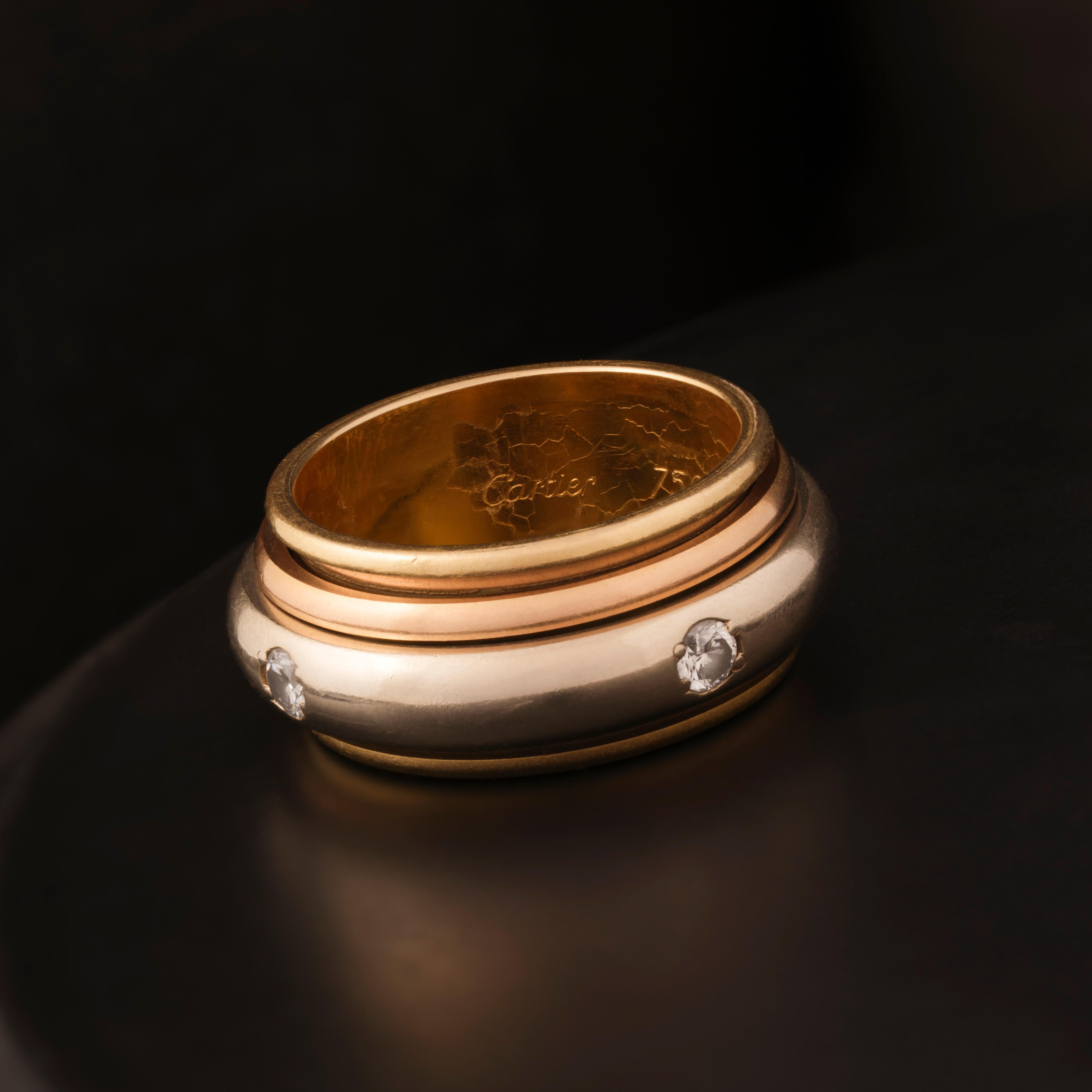 Anello Cartier Trinity Spinner d'epoca

Oro giallo e bianco 18k, oro rosa

Firmato e numerato, realizzato nel 1990 e contenuto nella scatola originale di Cartier.

Taglia 50 FR / 5 US

Prodotto in Francia