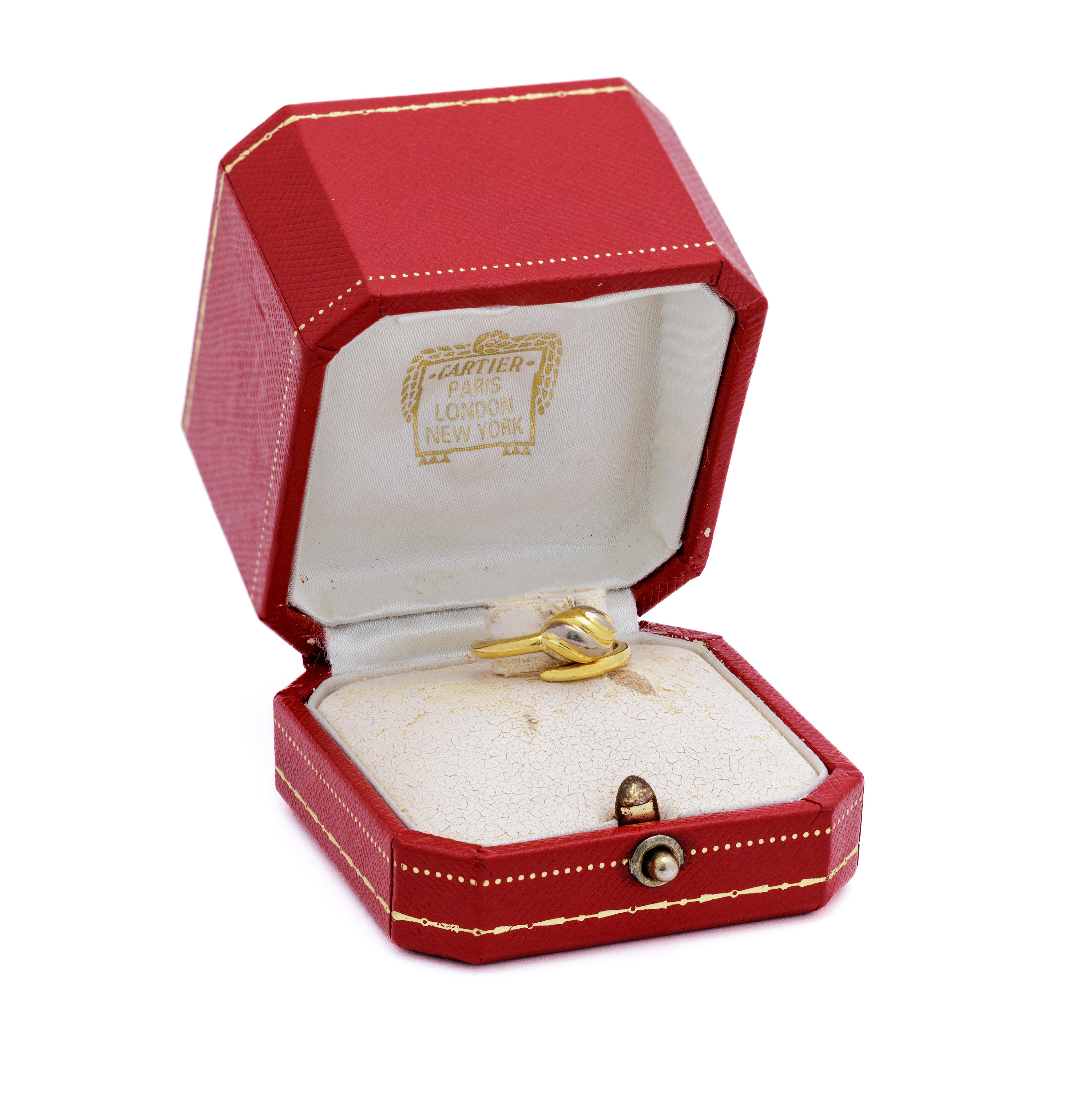 Bague vintage en or jaune et blanc 18 carats de Cartier avec boîte originale de Cartier en vente 3
