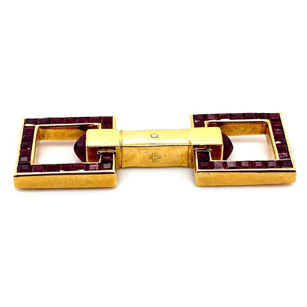 Cartier Boutons de manchette étriers vintage en or jaune 18 carats et rubis Pour hommes en vente