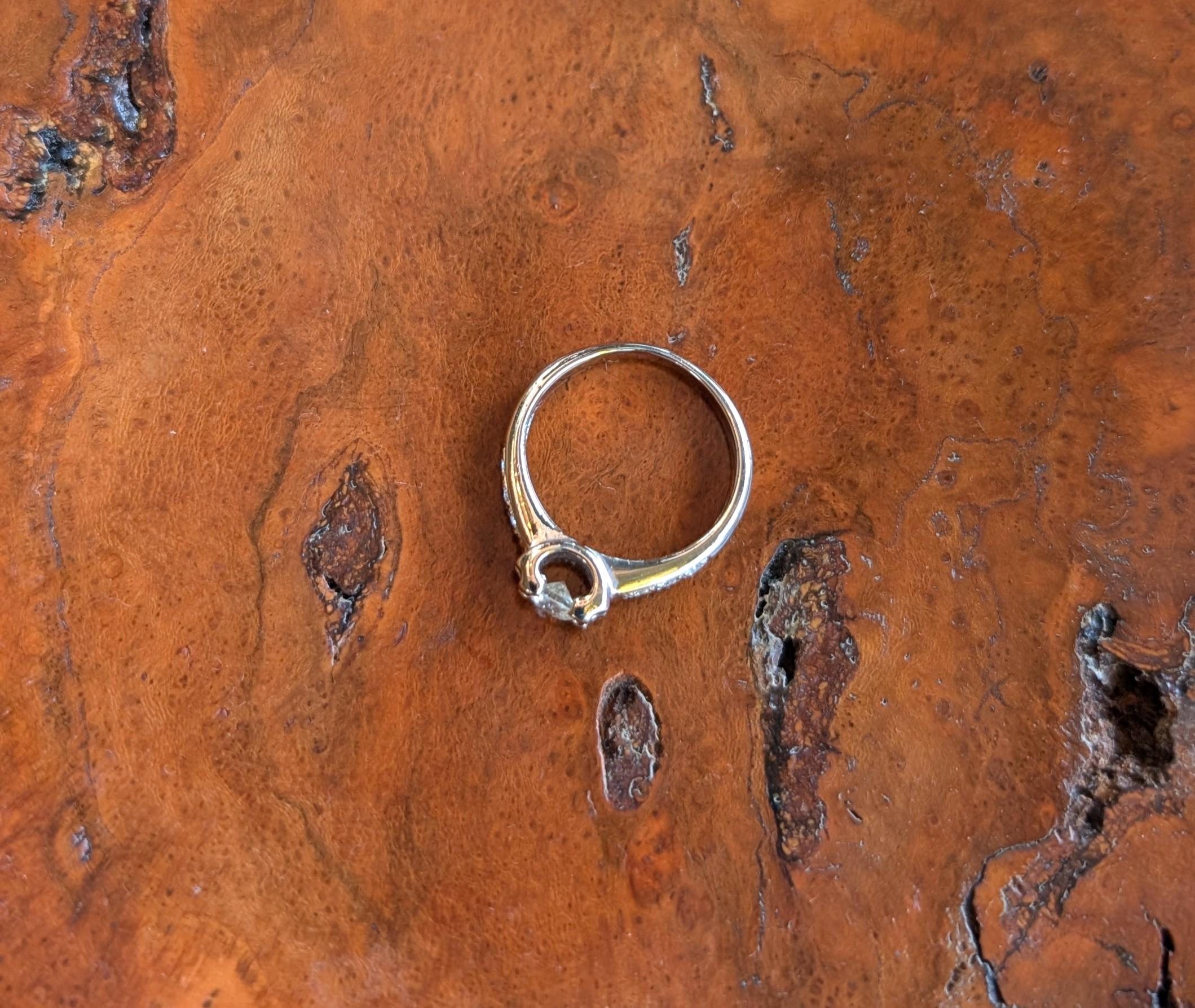 Anello di diamanti d'epoca Cartier 18k per il fidanzamento in oro bianco massiccio, firmato taglia 6 US in vendita 5