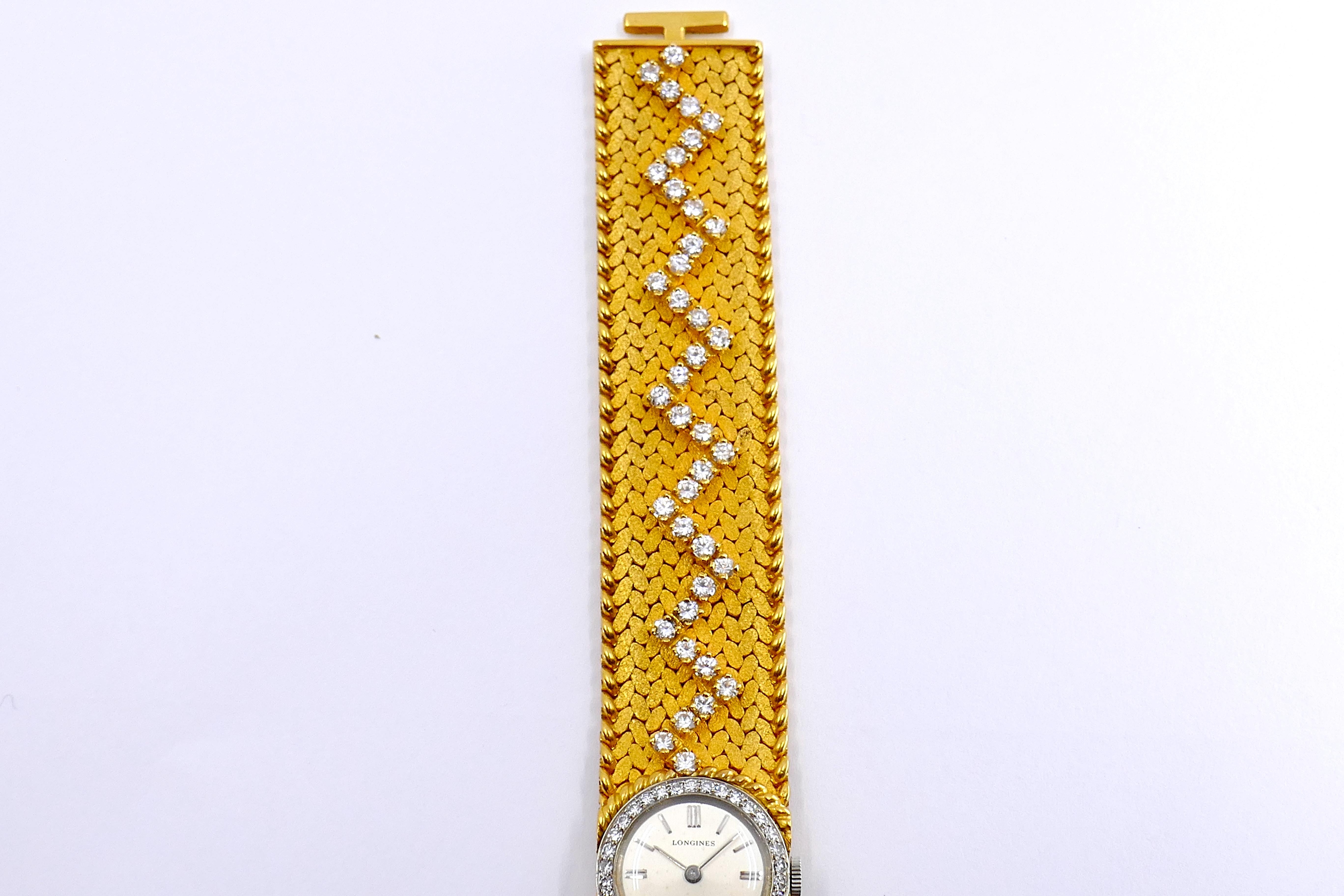 Montre vintage Cartier en or 18k avec diamants tressés Pour femmes en vente
