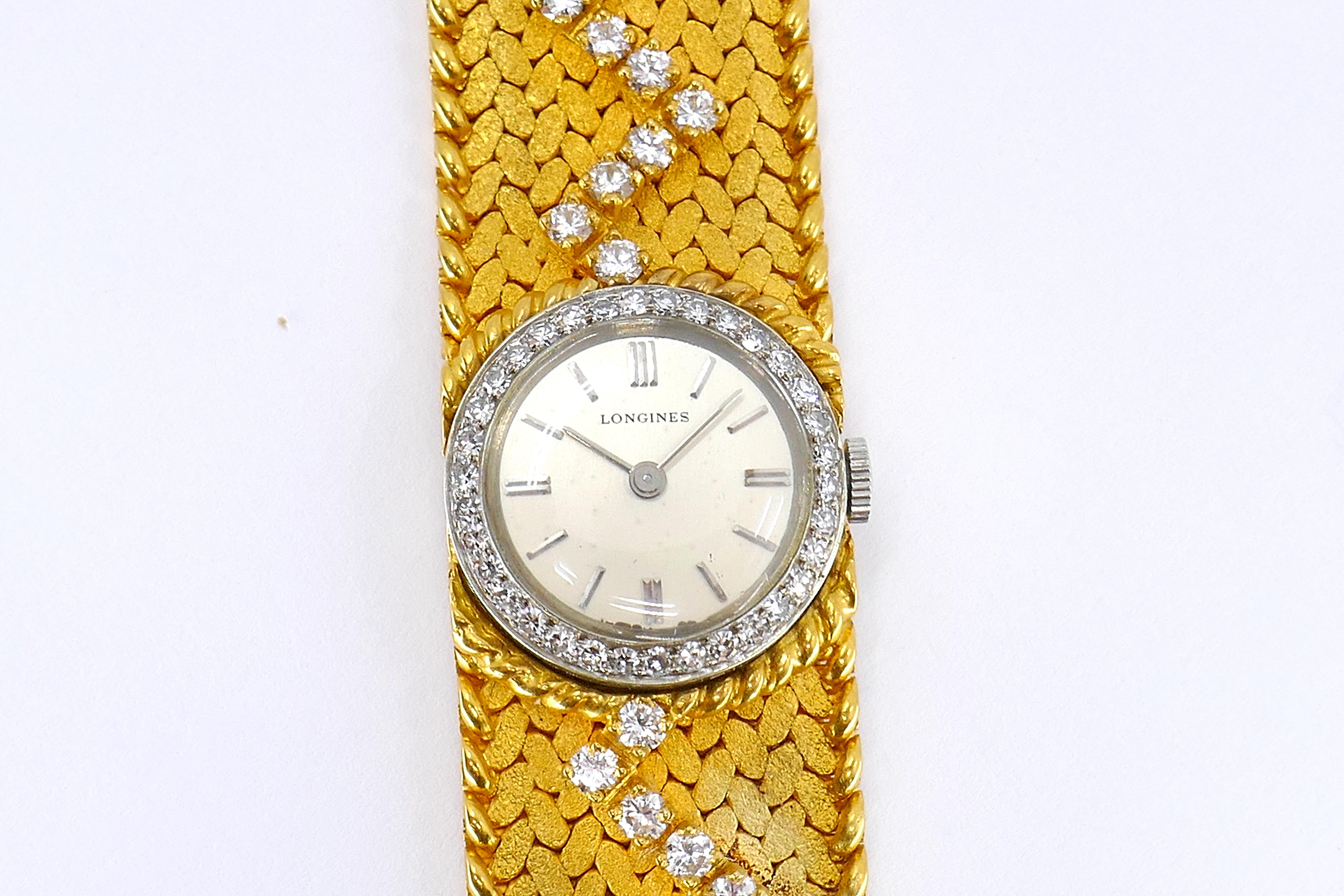 Montre vintage Cartier en or 18k avec diamants tressés en vente 2